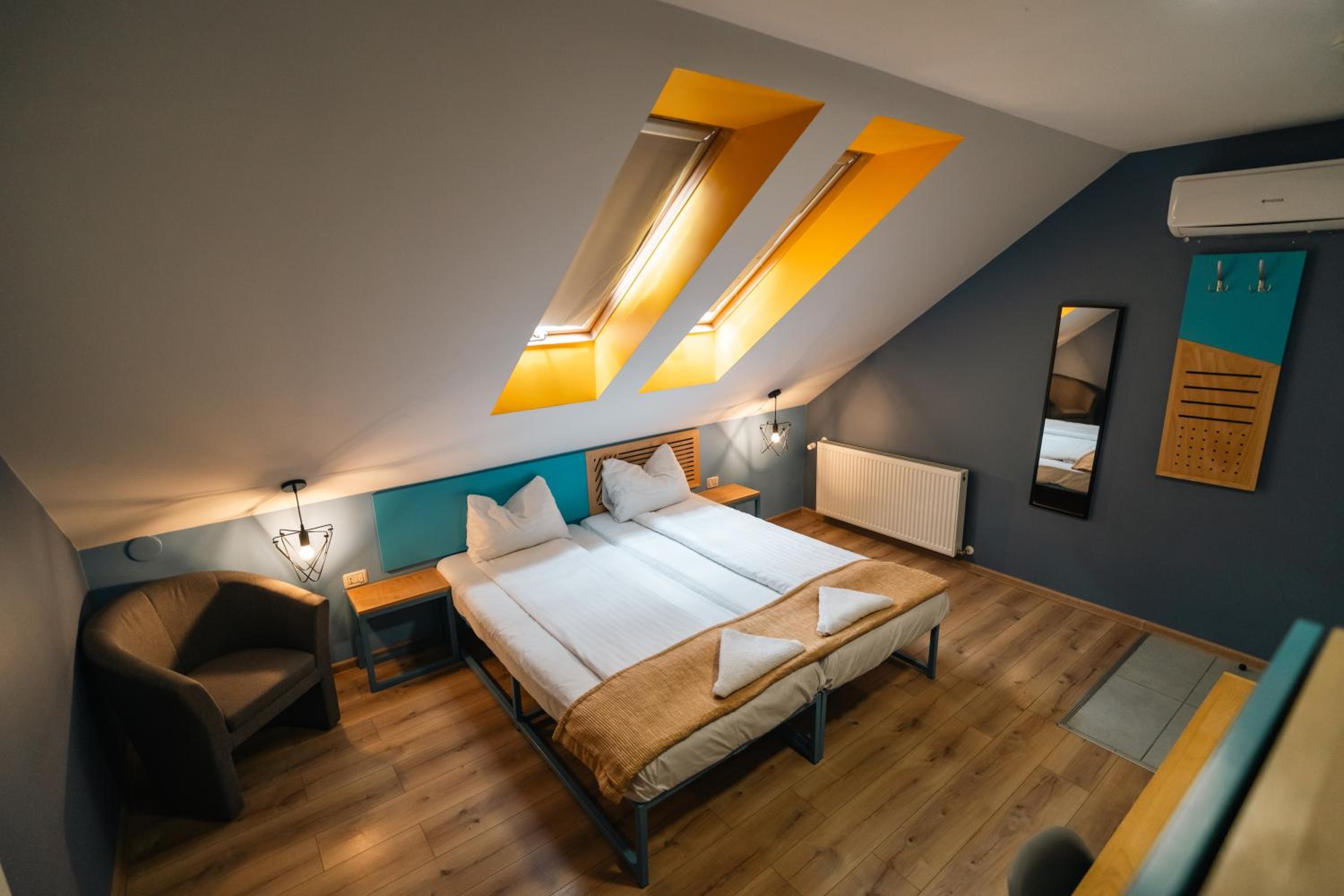 Double Room - Photo 16