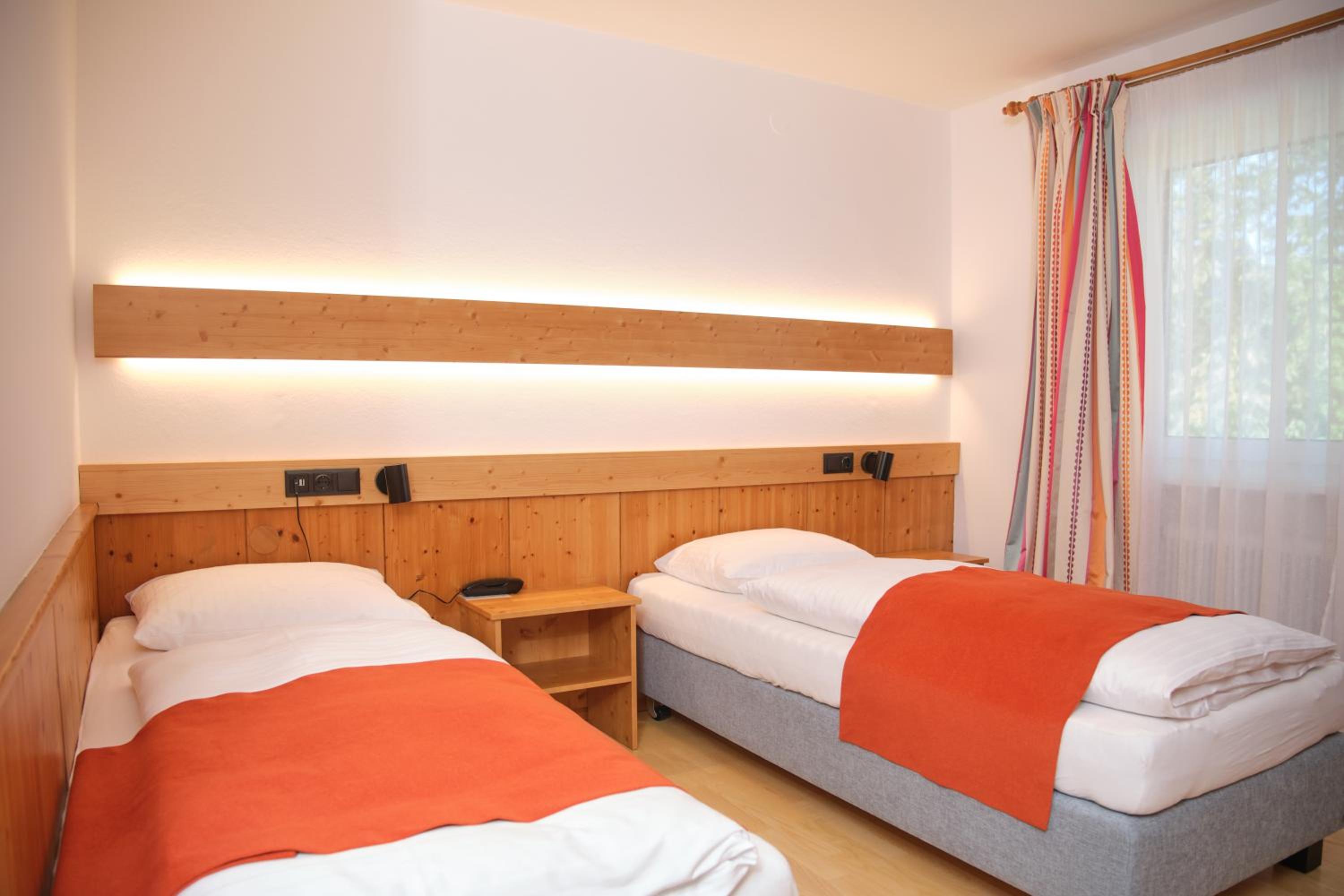 Double or Twin Room with Garden View - Photo 4