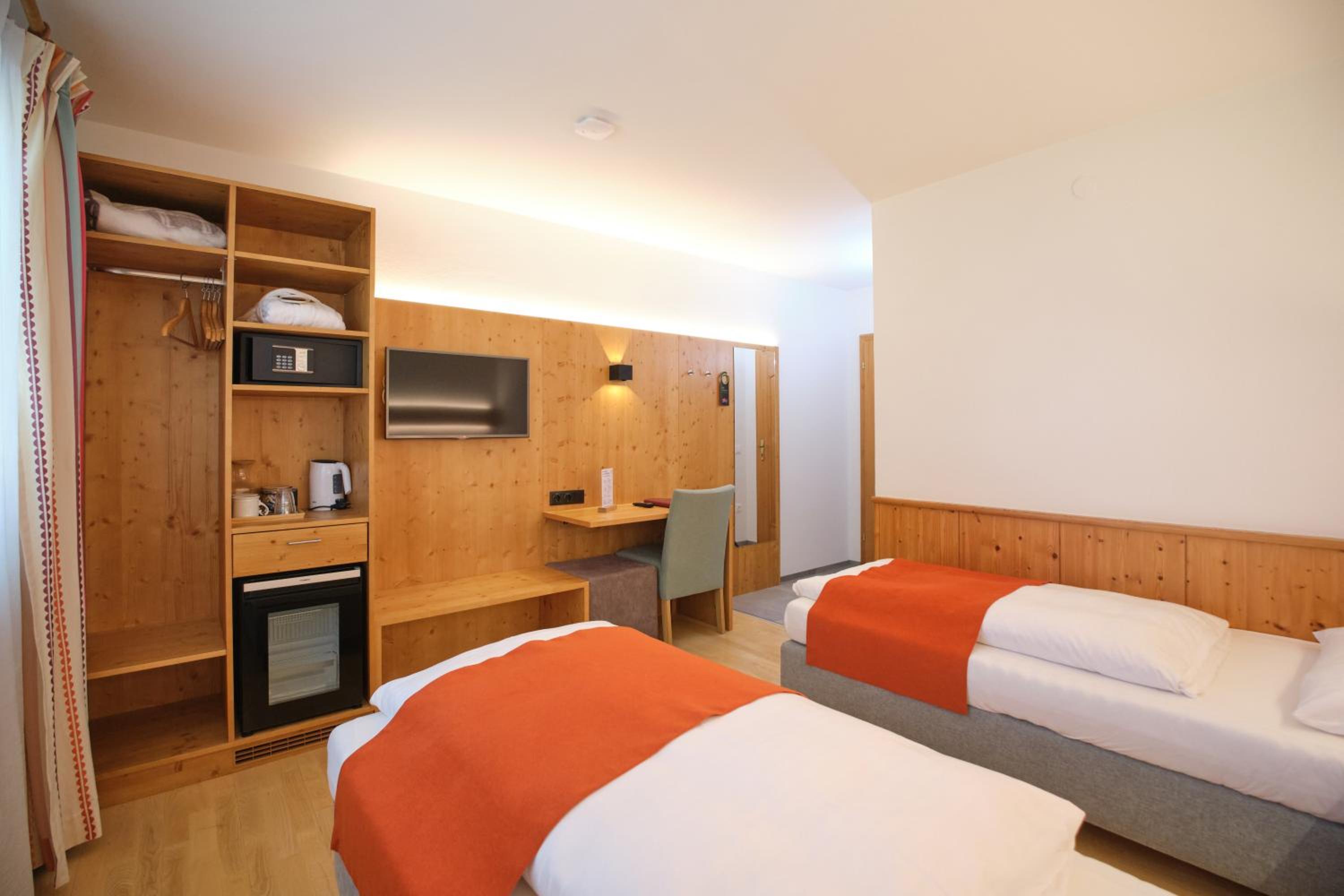 Double or Twin Room with Garden View - Photo 1