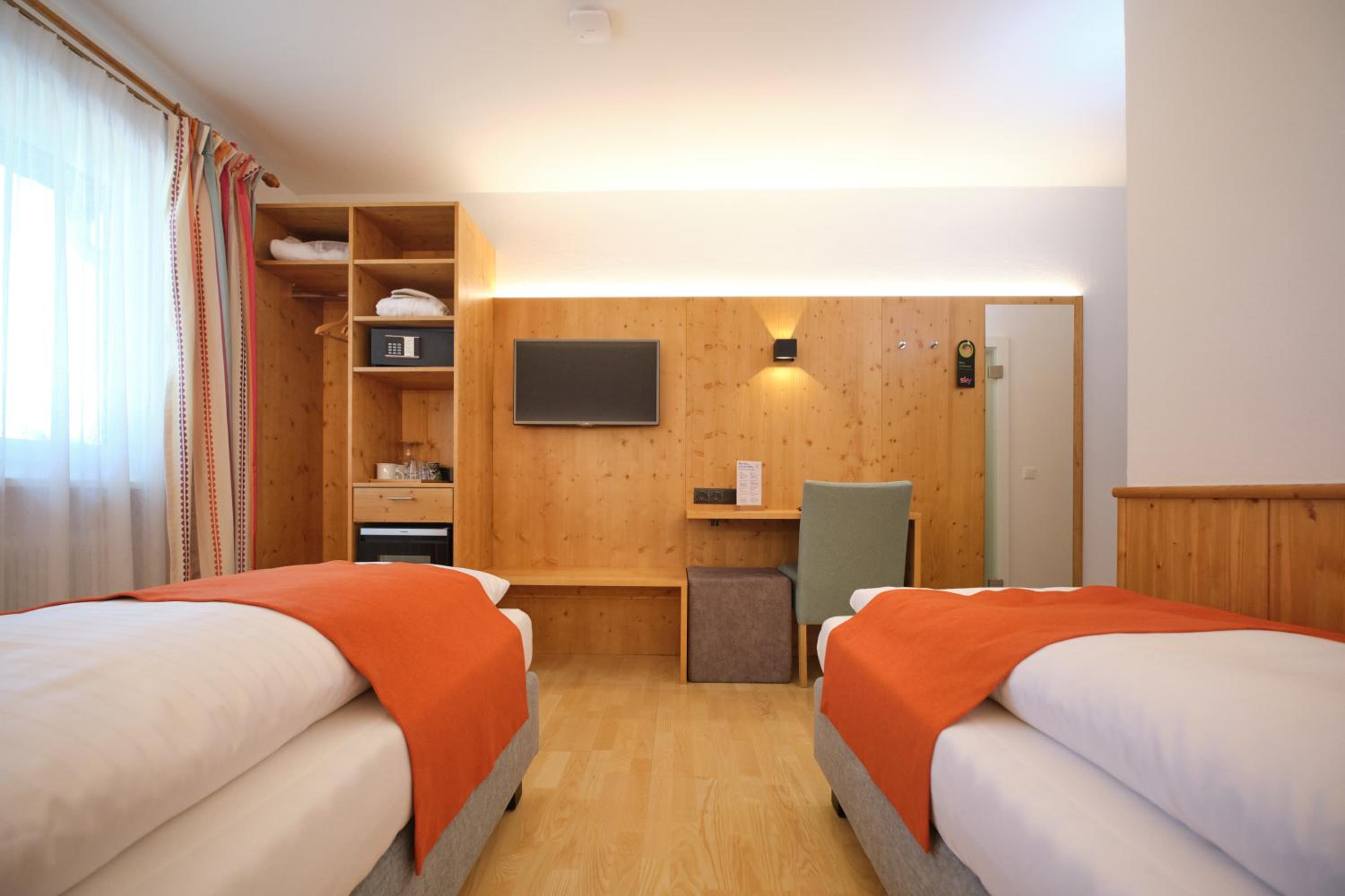 Double or Twin Room with Garden View - Photo 3