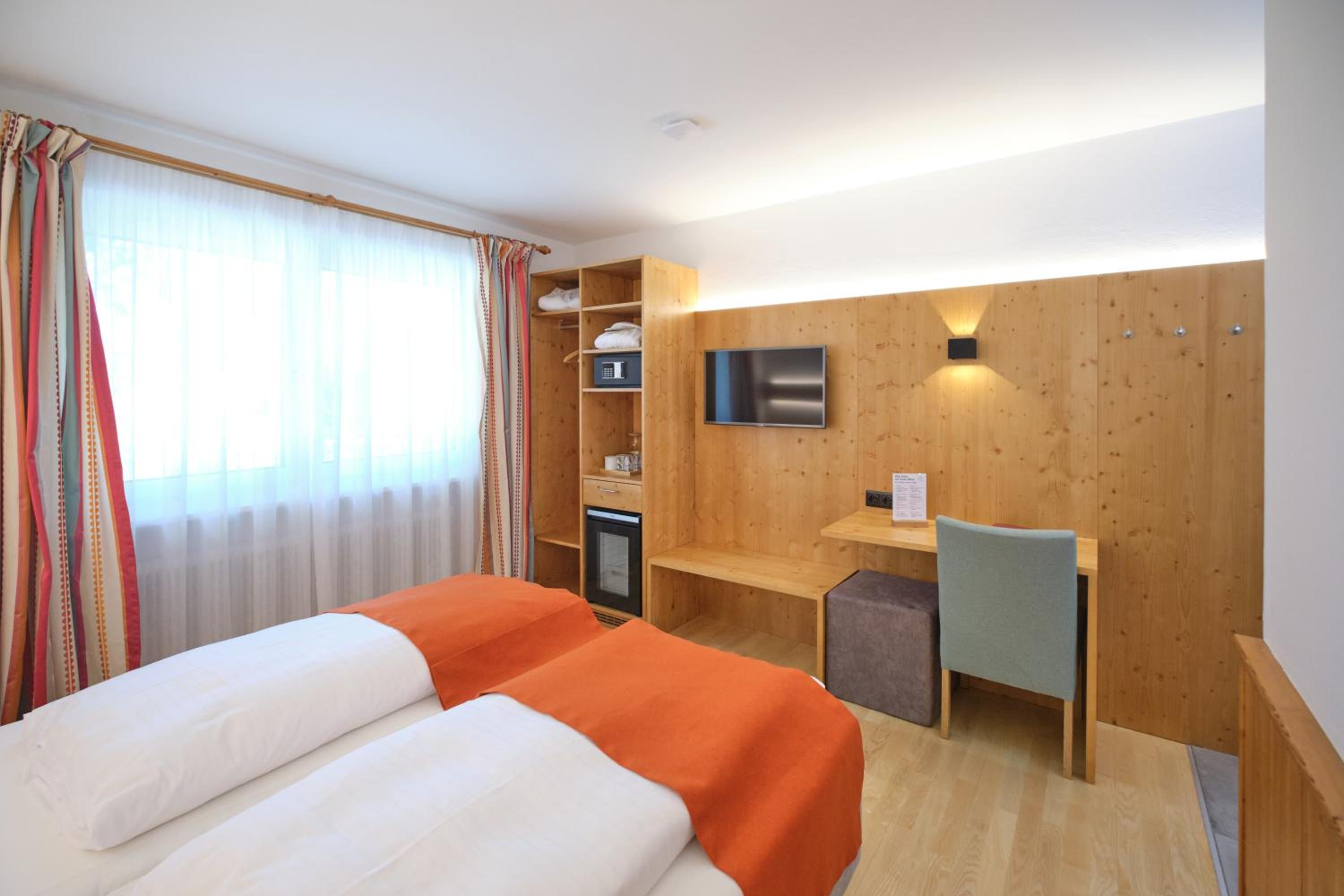 Double or Twin Room with Garden View - Photo 7