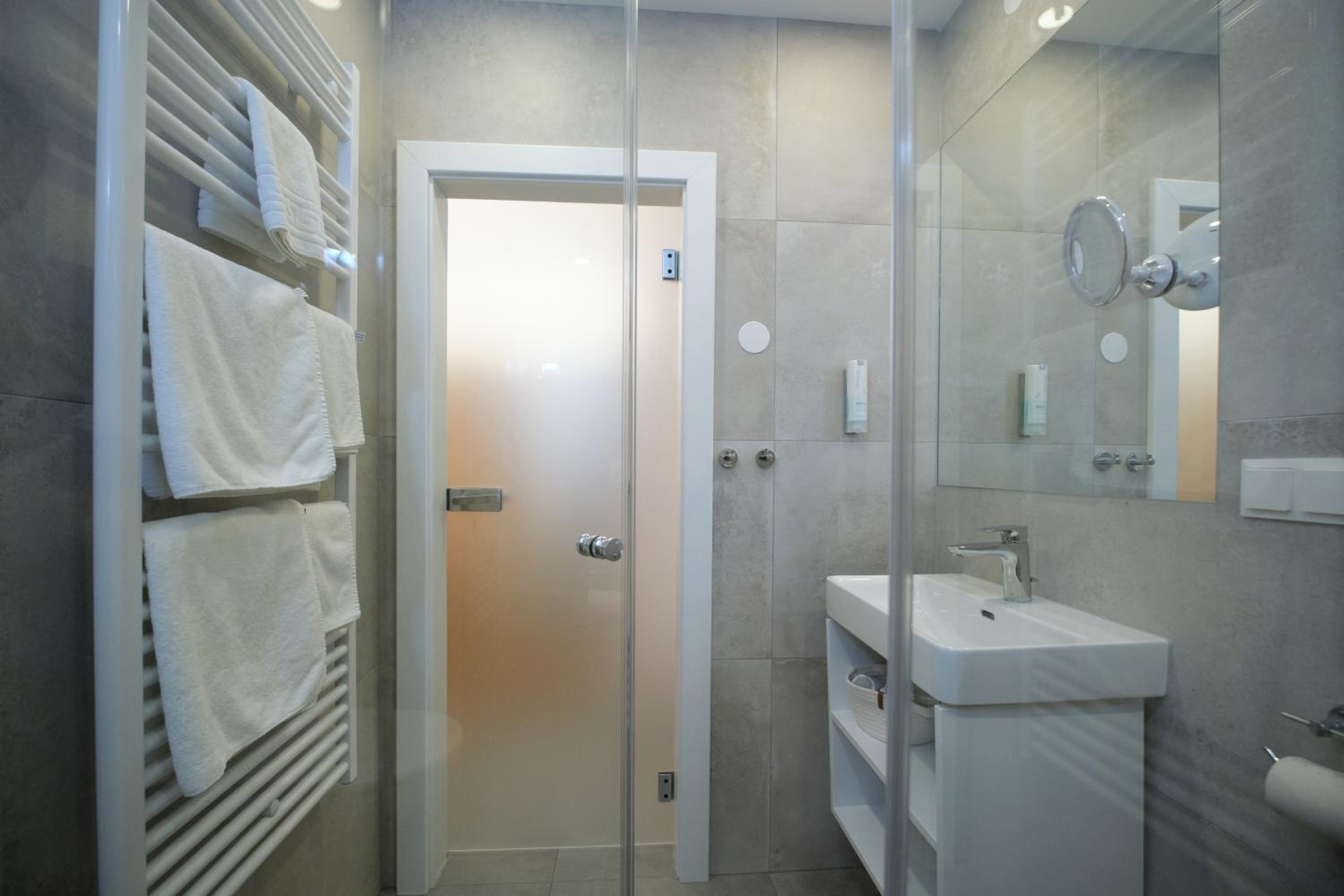 Double or Twin Room with Garden View - Photo 9