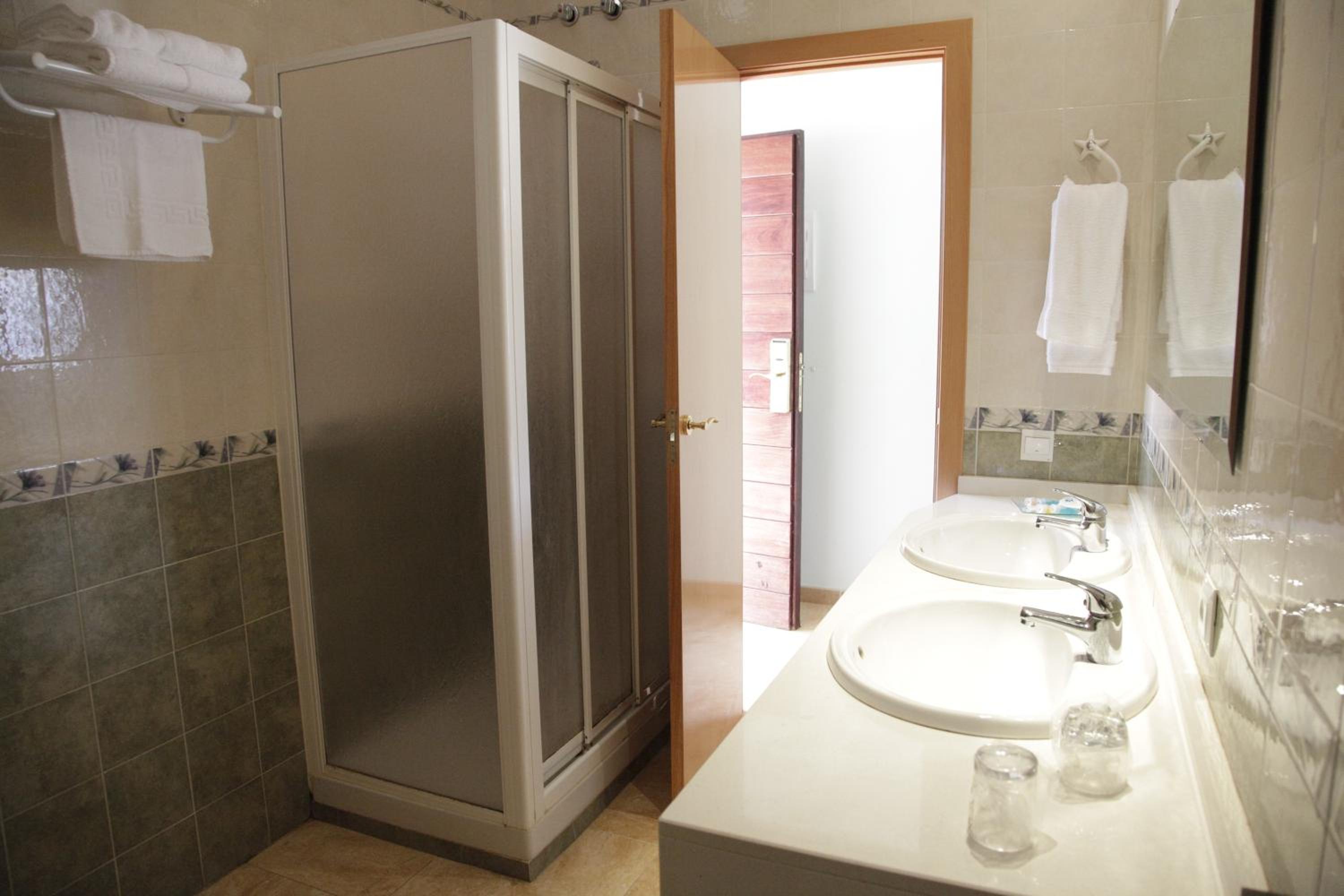 Double or Twin Room (1 Adult) - Photo 9
