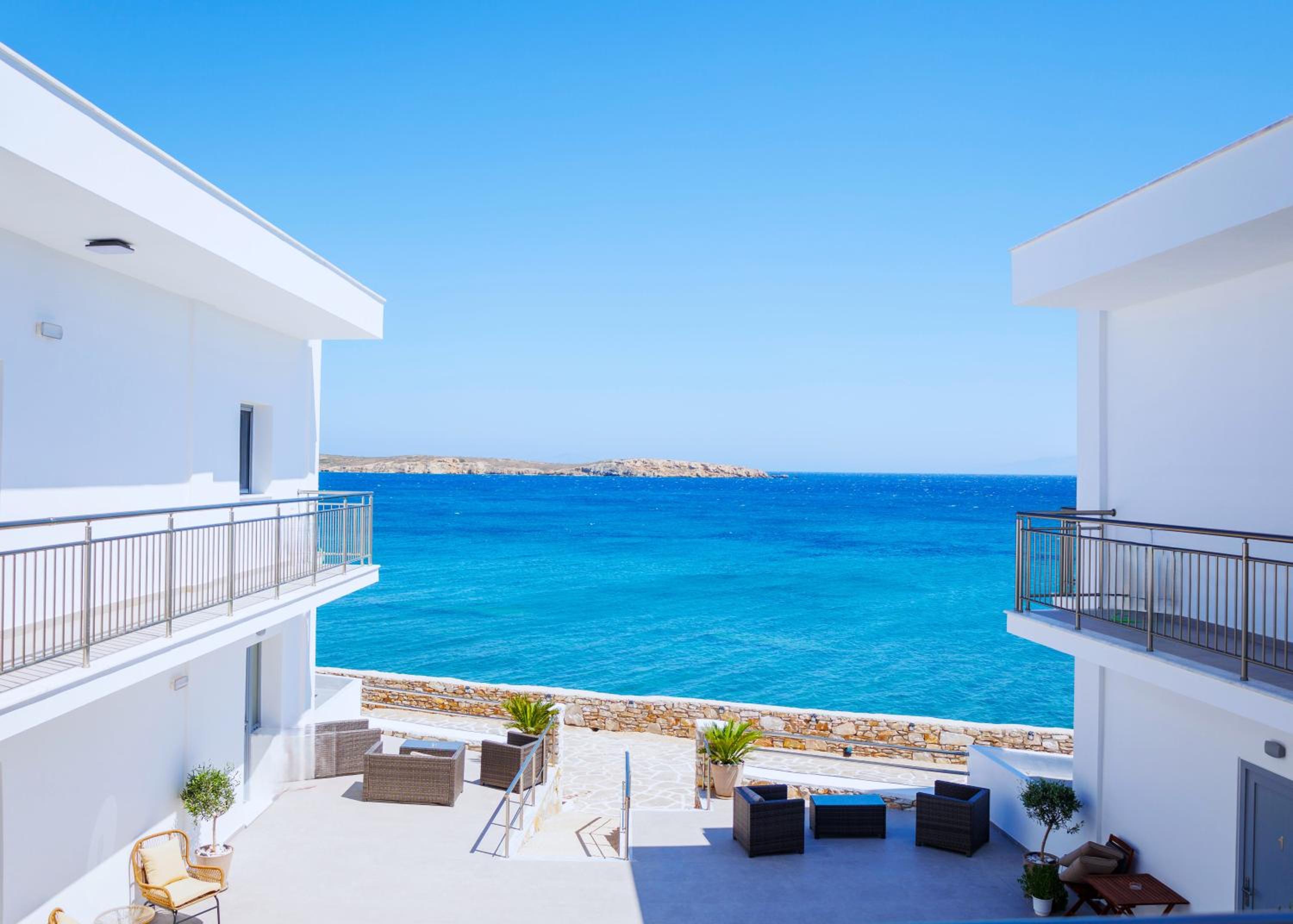 Double Room with Balcony and Partial Sea View photo 2