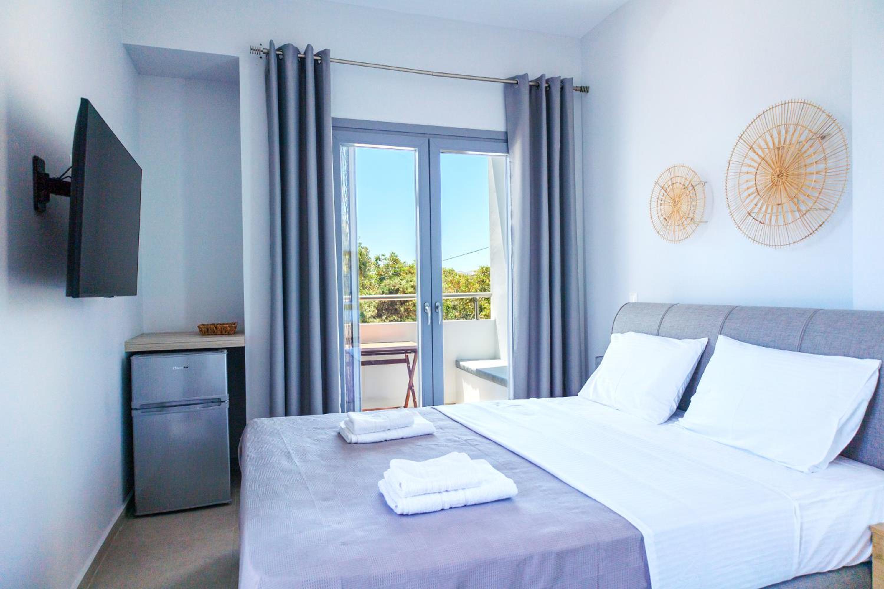Double Room with Balcony and Partial Sea View