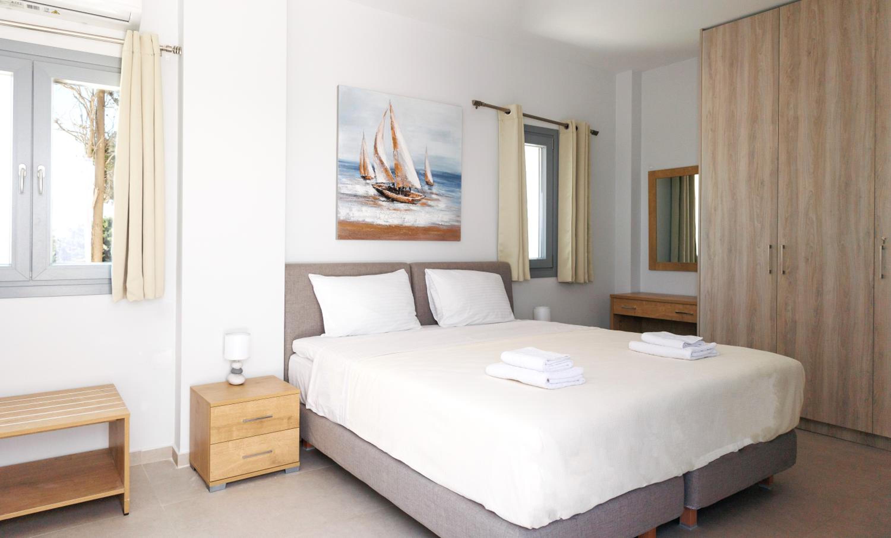 King Room with Roll-In Shower and Partial Sea View