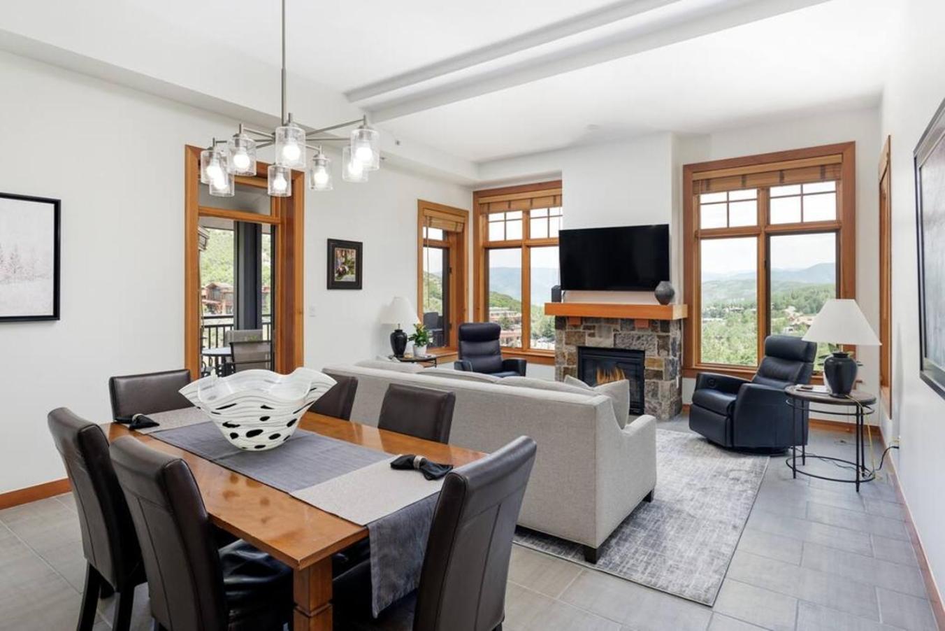 Apartment with Mountain View photo 1