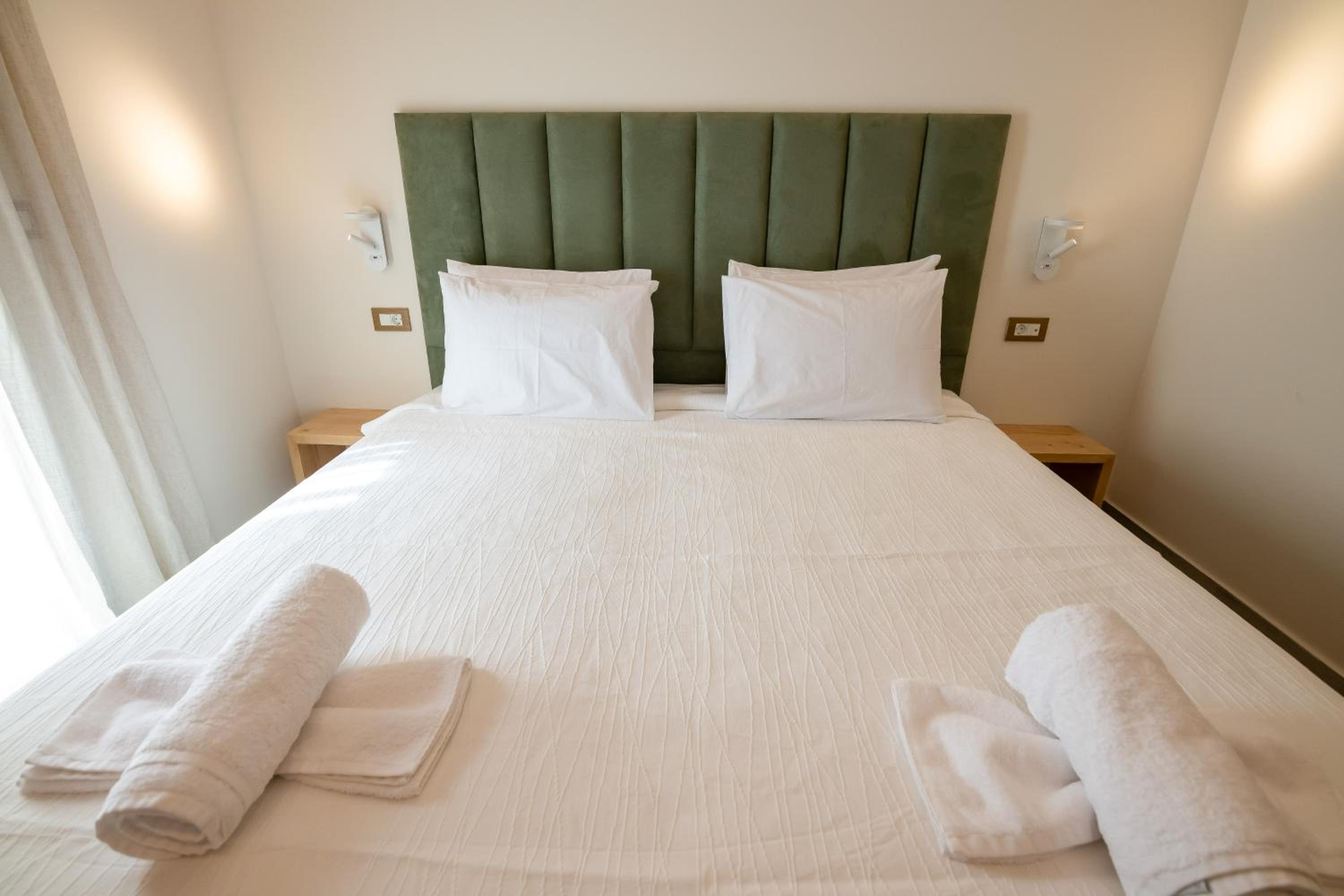 Deluxe Double Room photo 2