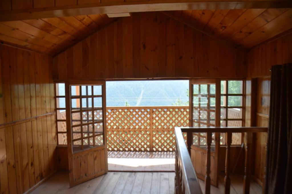 Apartment With Mountain View