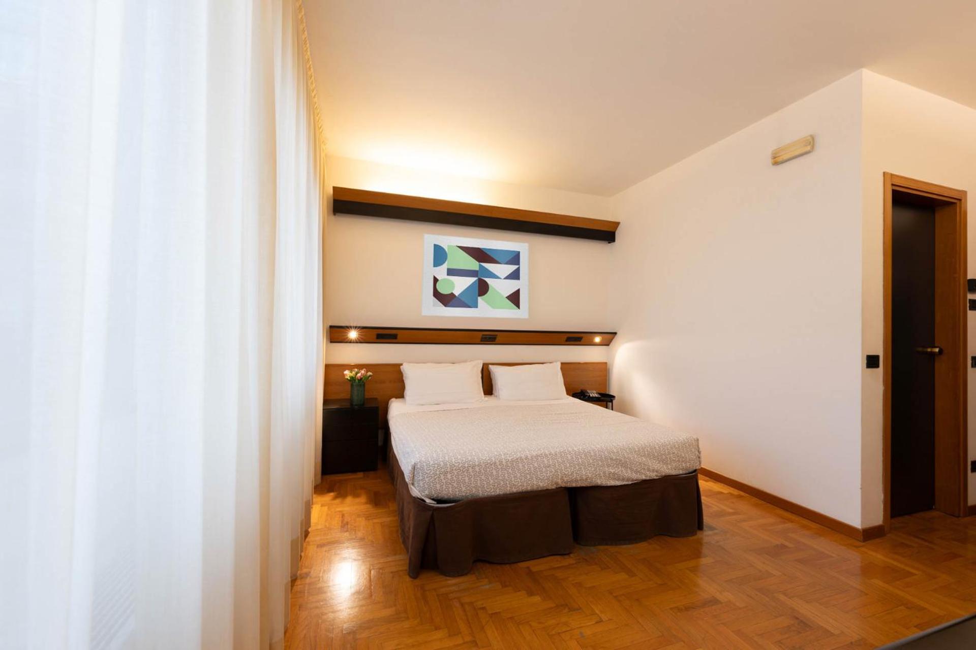 Double or Twin Room - Photo 5