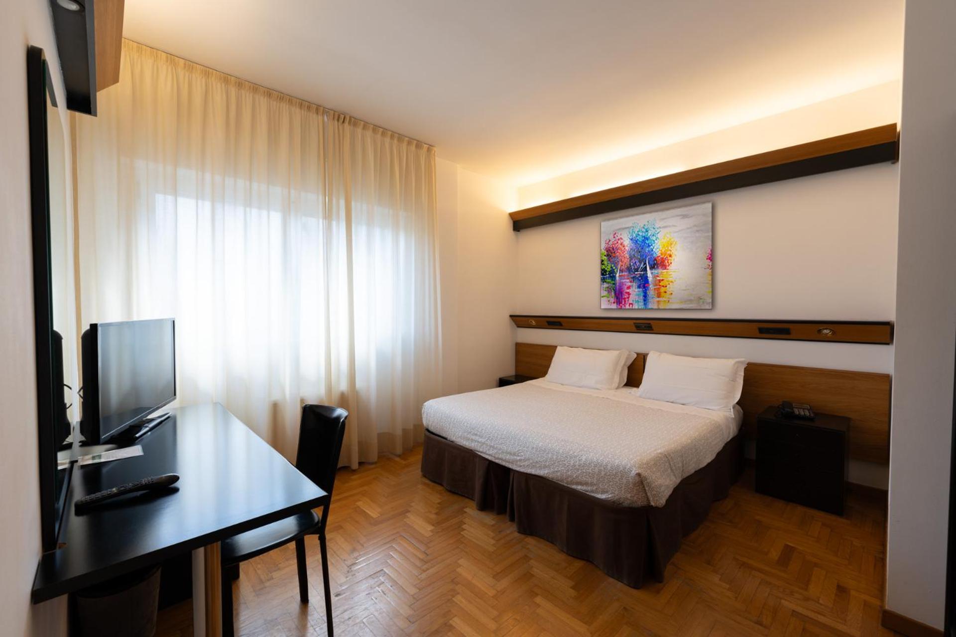 Double or Twin Room - Photo 4