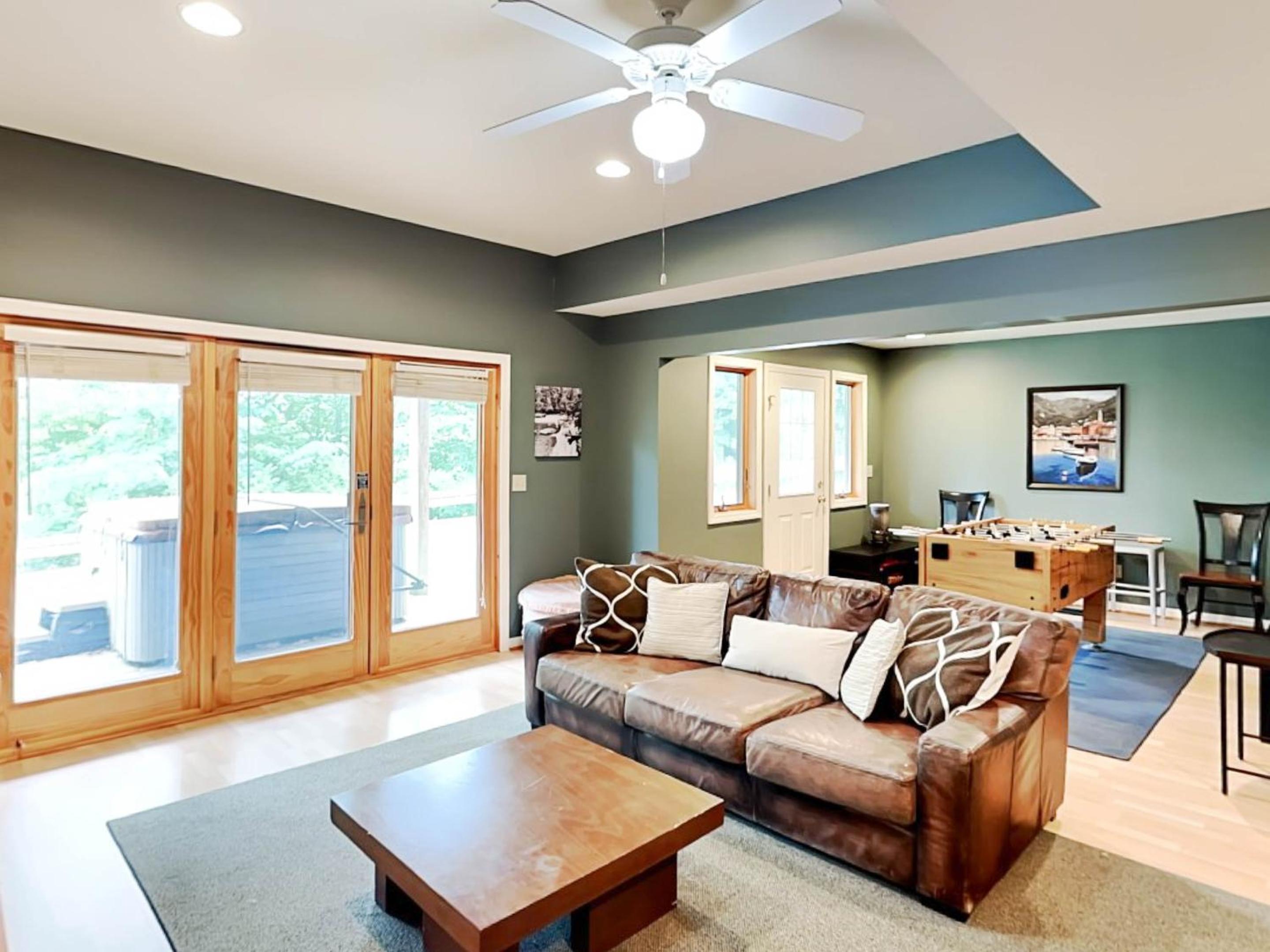Five-Bedroom House photo 3