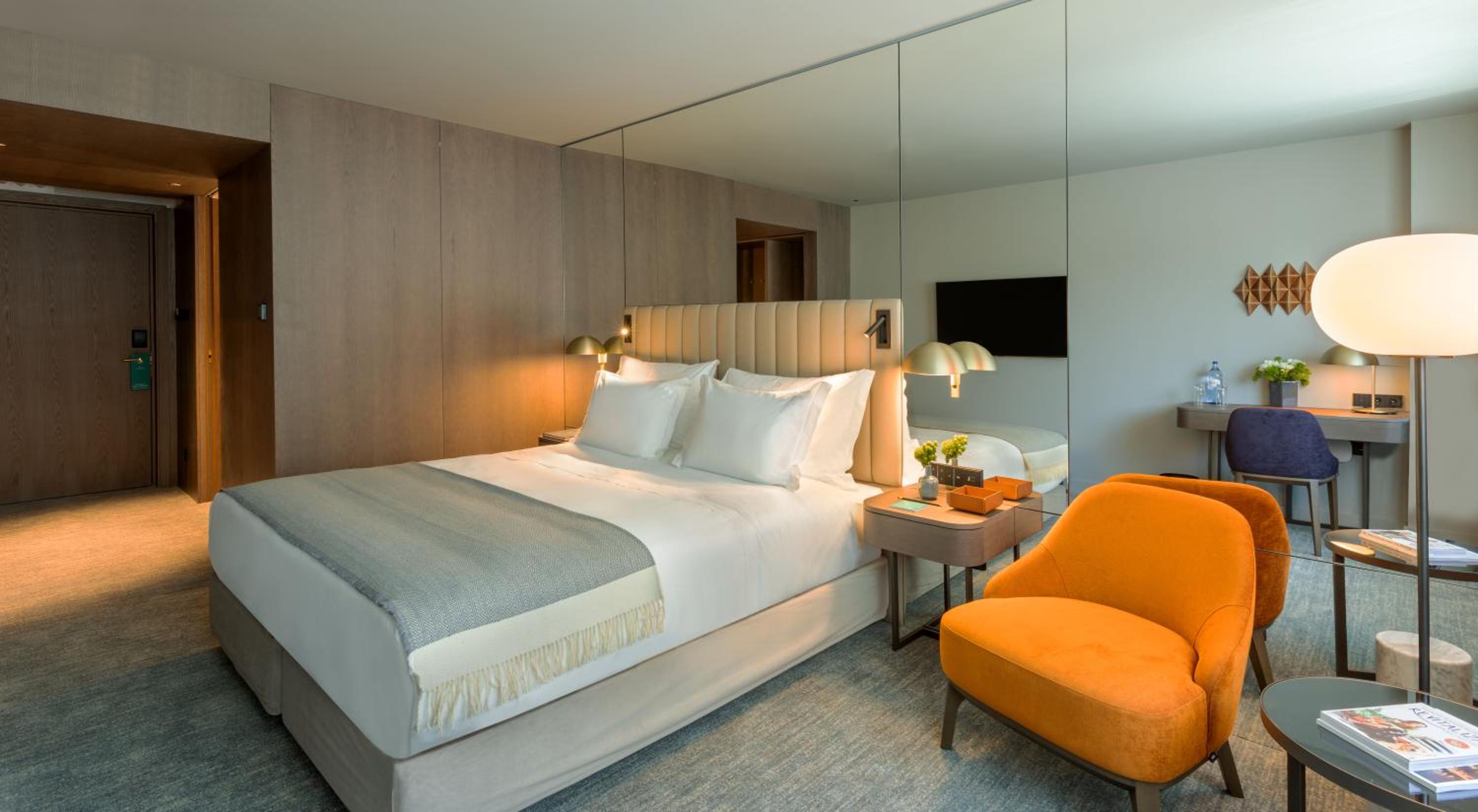 Superior Room with City or Patio View thumbnail 5