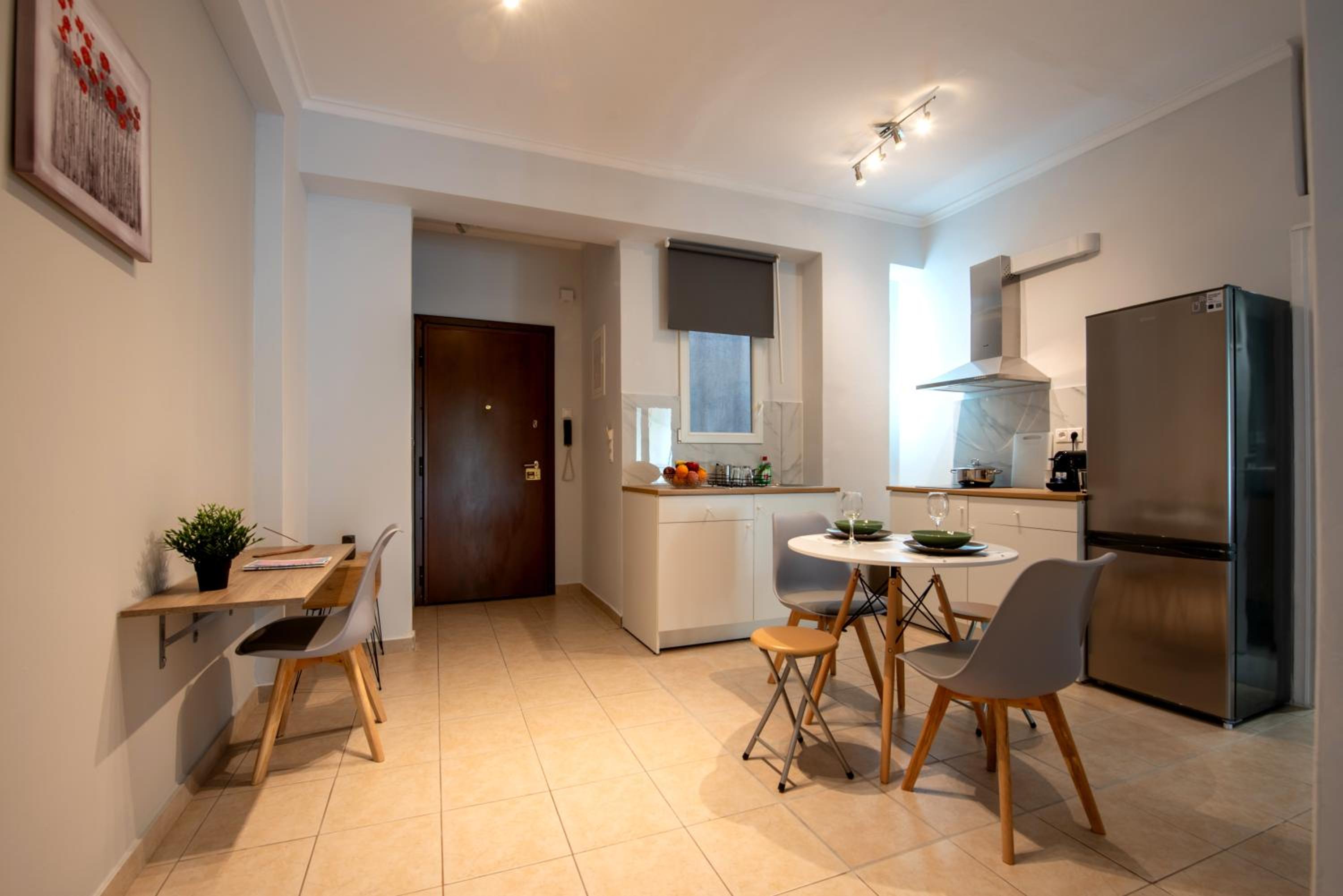 One-Bedroom Apartment photo 2