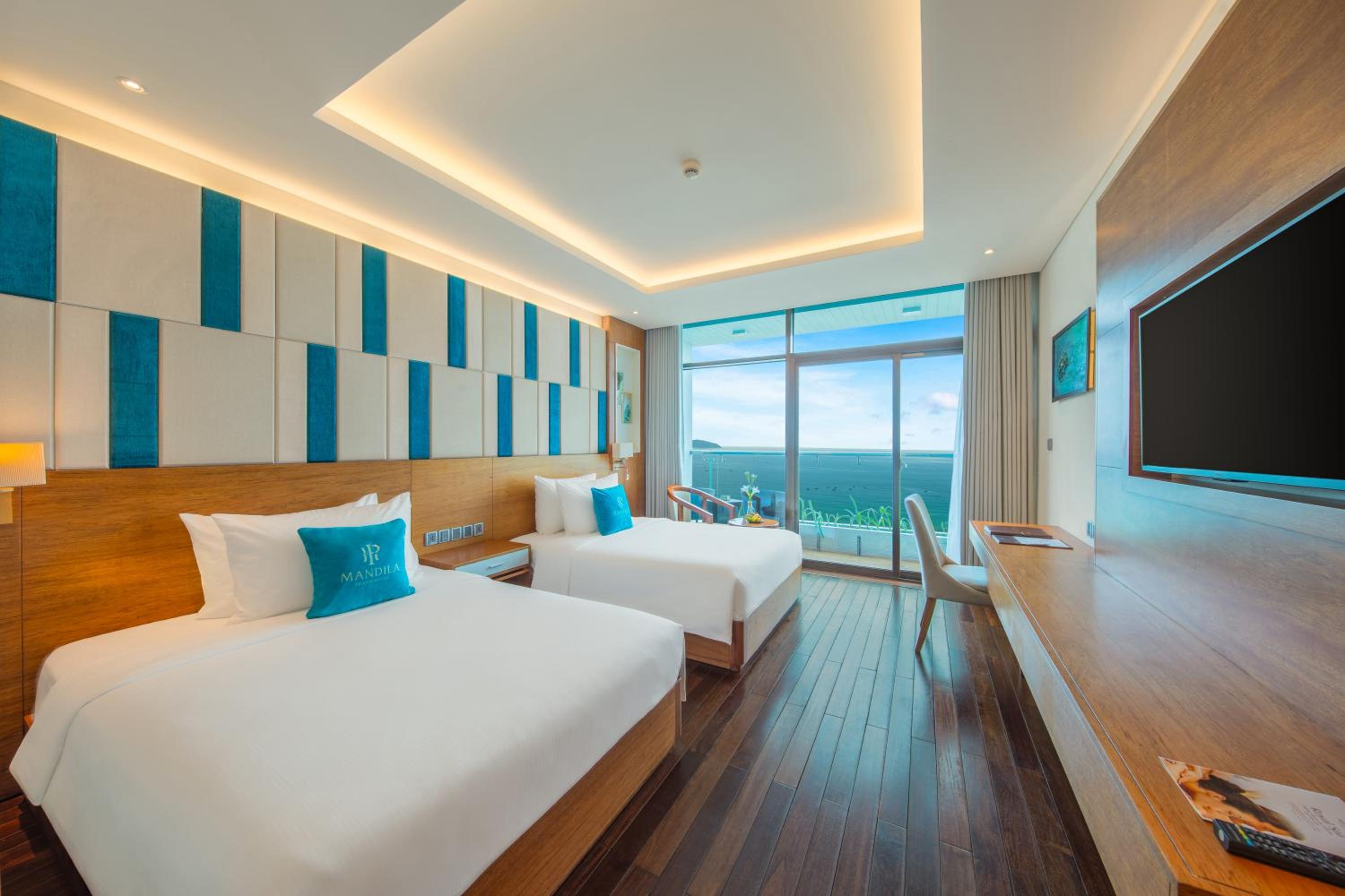 Ocean Front Deluxe Twin with Balcony photo 1