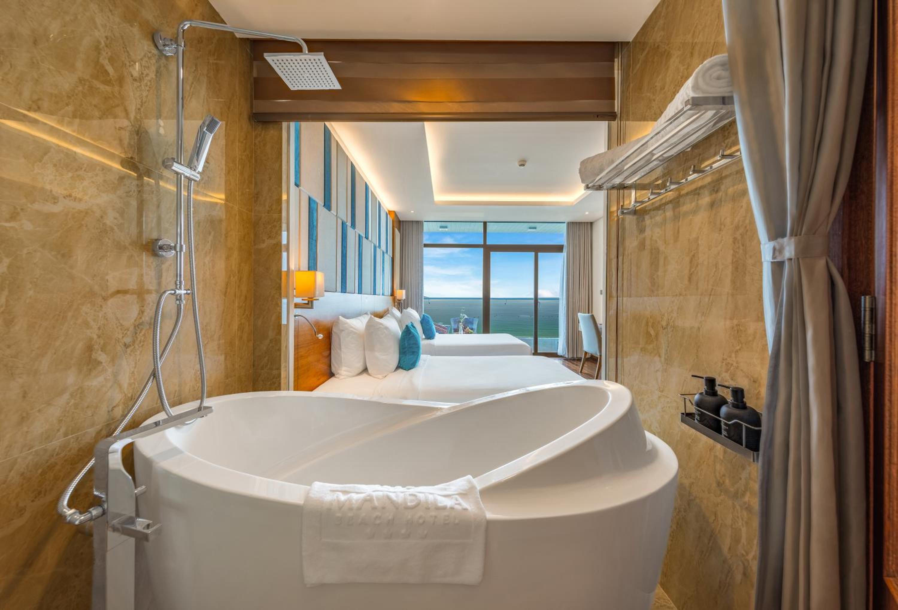 Ocean Front Deluxe Twin with Balcony photo 3