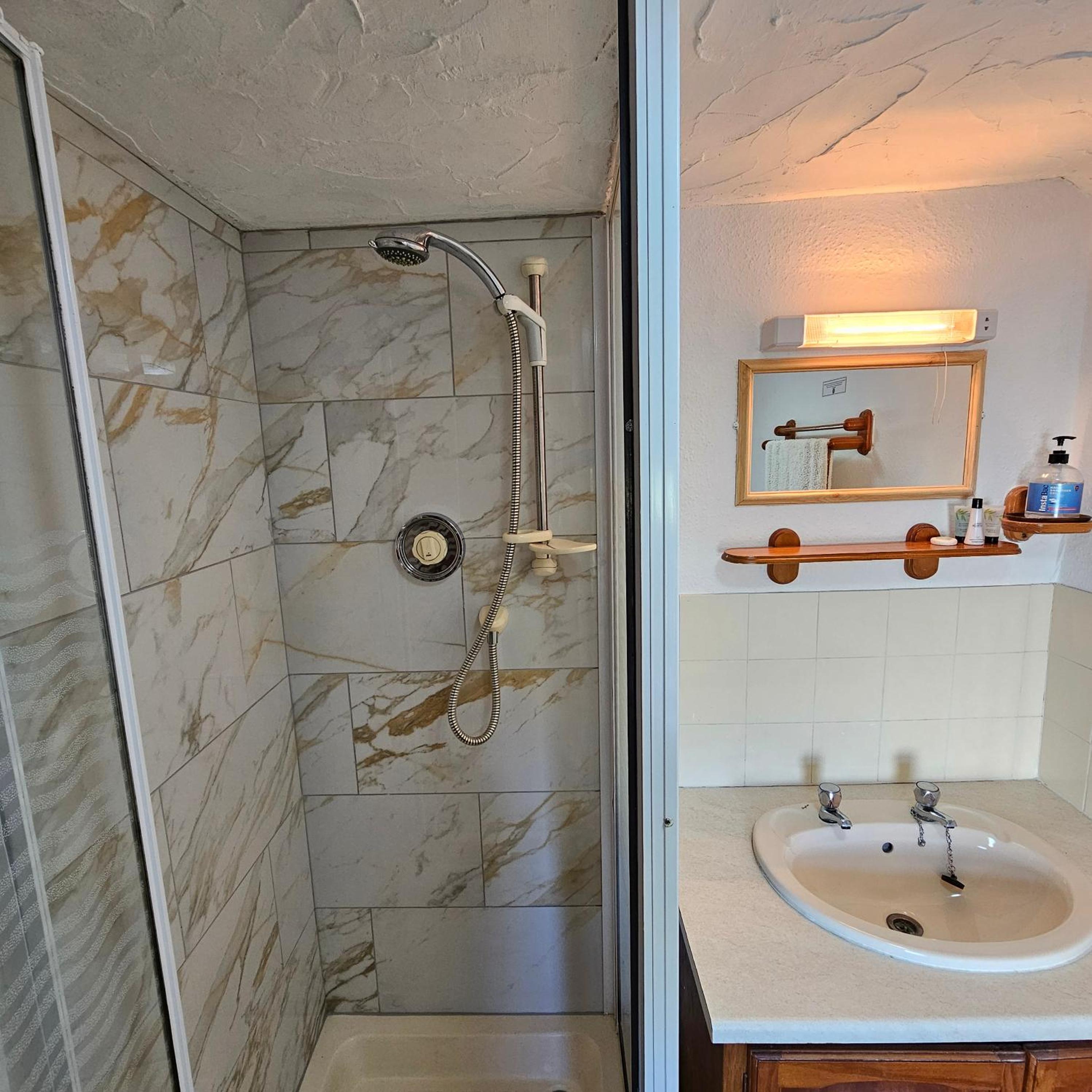 Deluxe Double Room - Photo 5