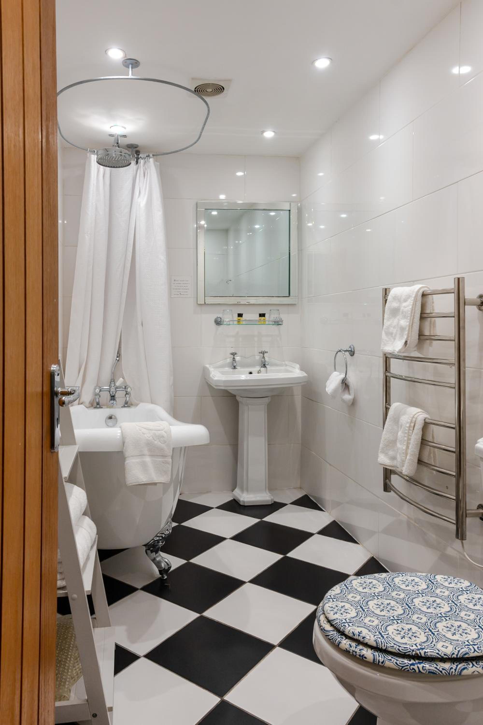 Deluxe King Room photo 2