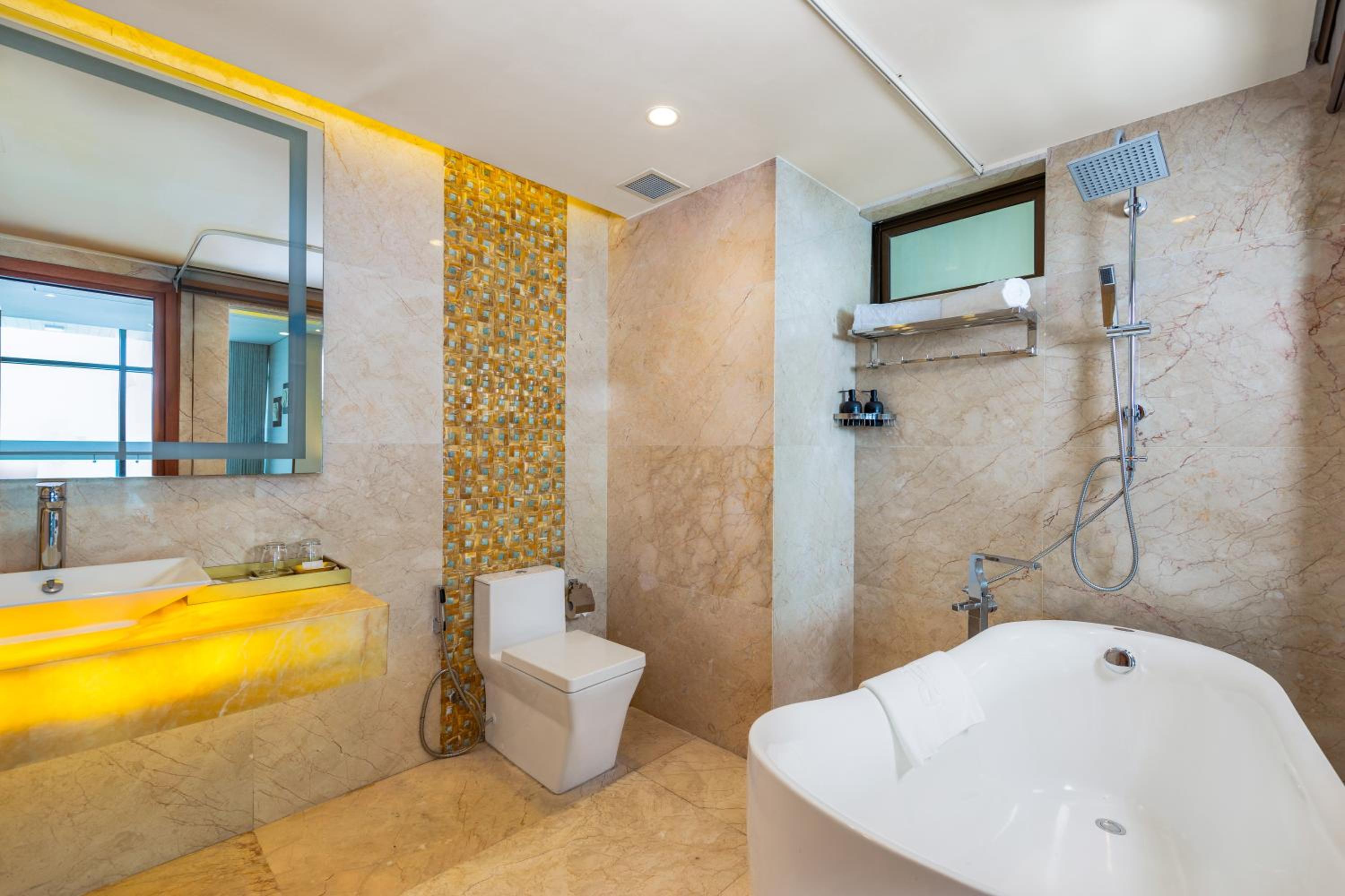 Special Offer - Mandila Suite with Ocean View and Bathtub, photo 6