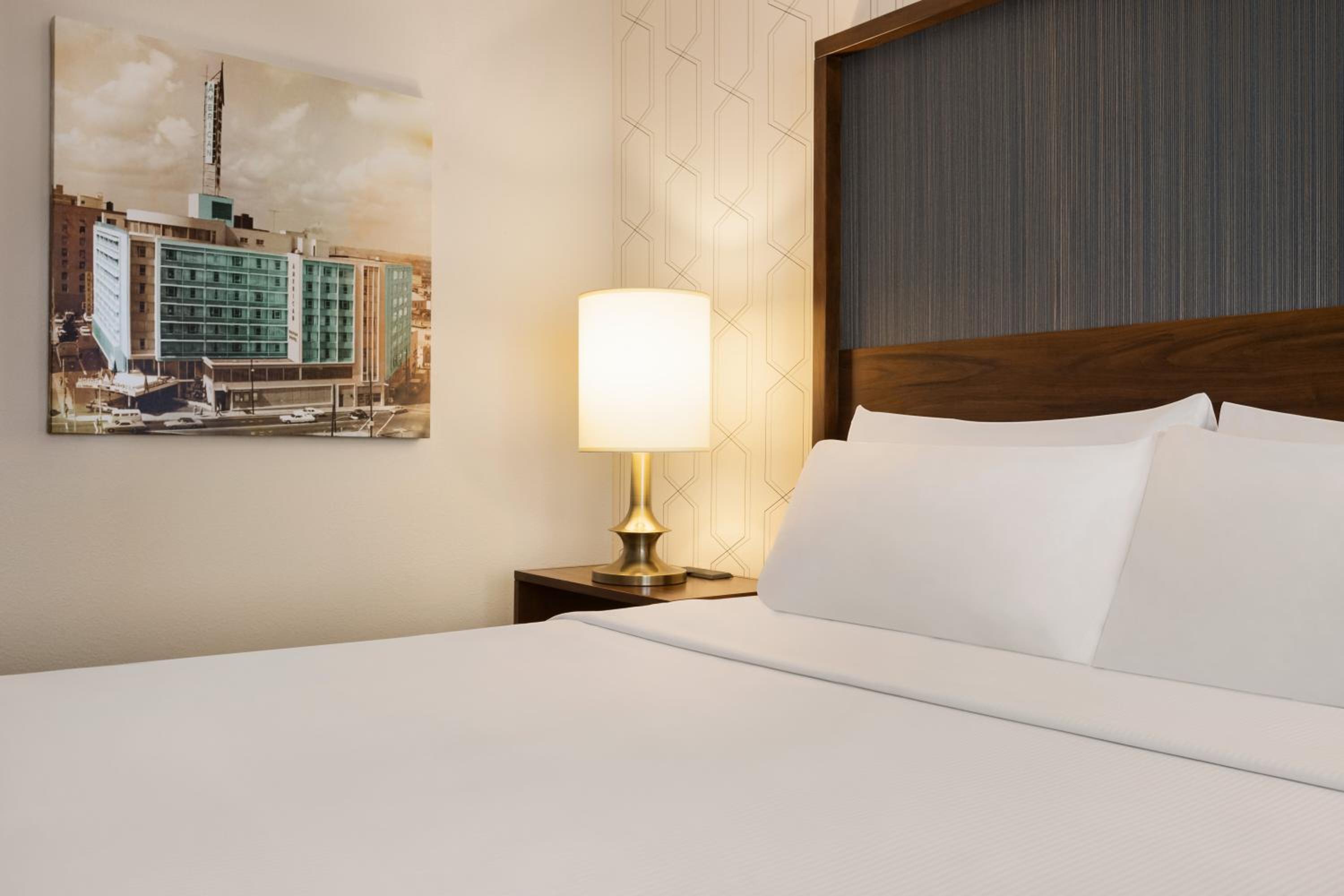 Junior King Suite with Large Living Area - Photo 8