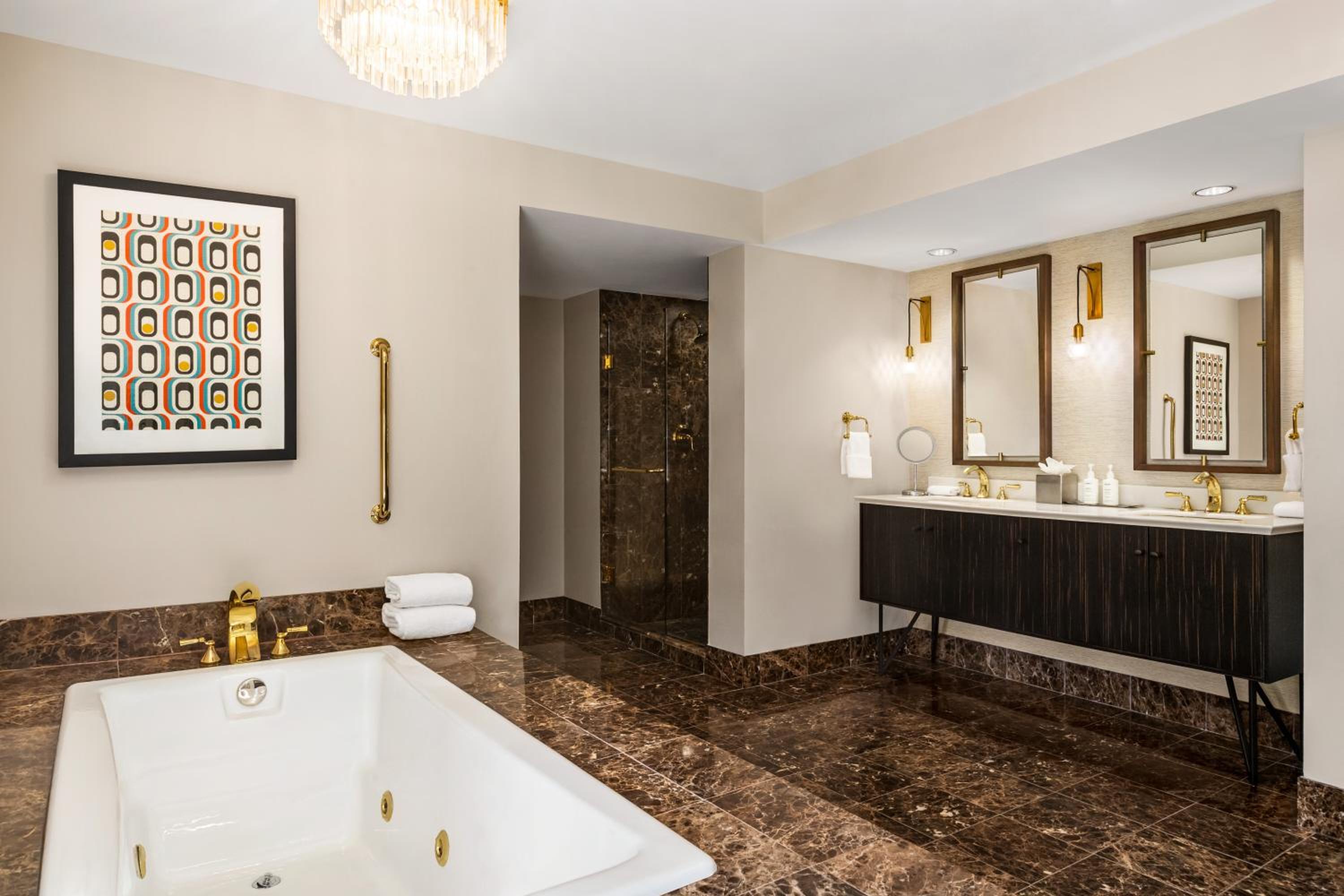 Two-Room Suite with One King Bed and Sofa Bed - Photo 16