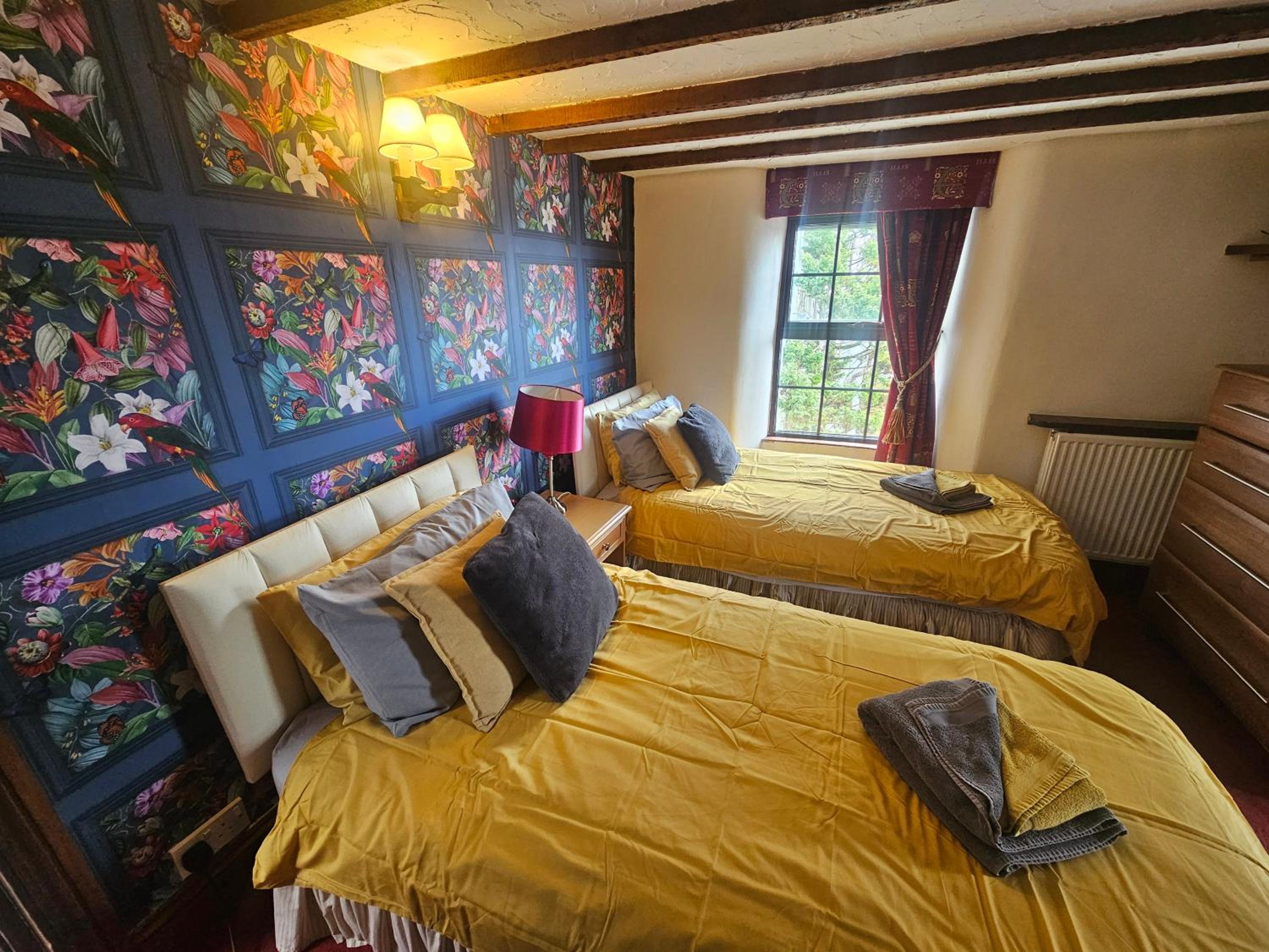 Twin Room - Photo 2