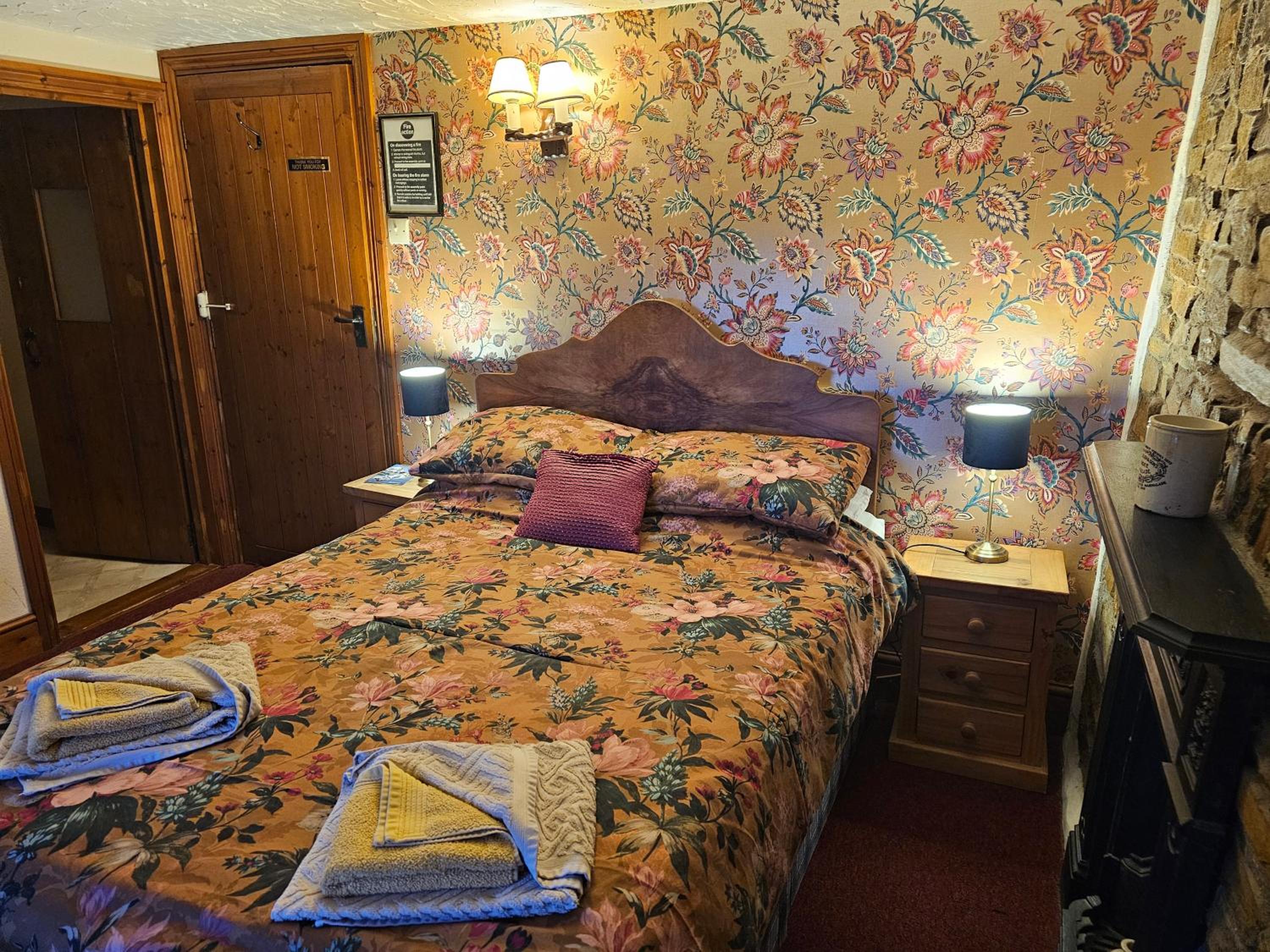 Double Room - Photo 11