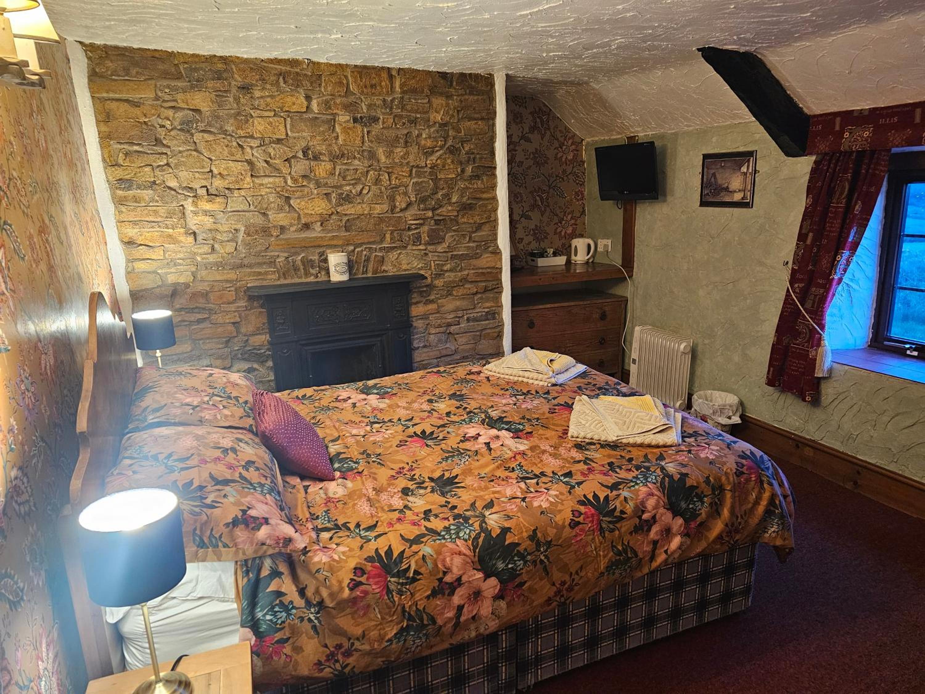 Double Room - Photo 10
