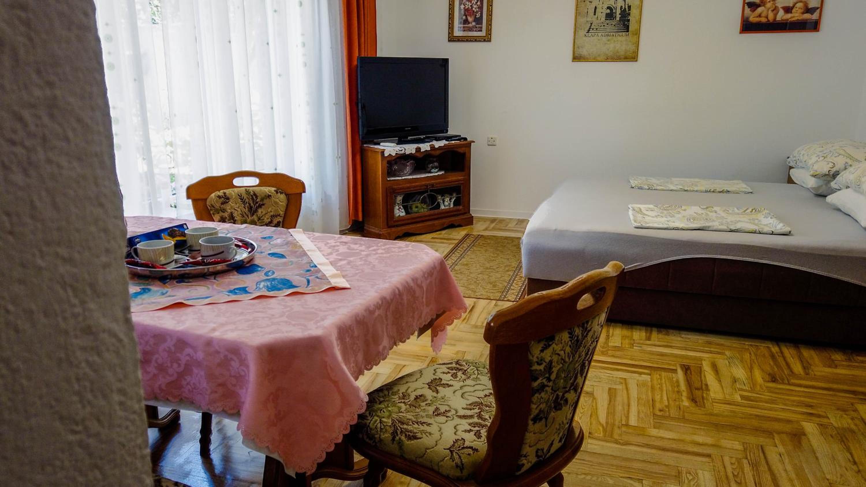 Apartment with Garden View - Photo 18