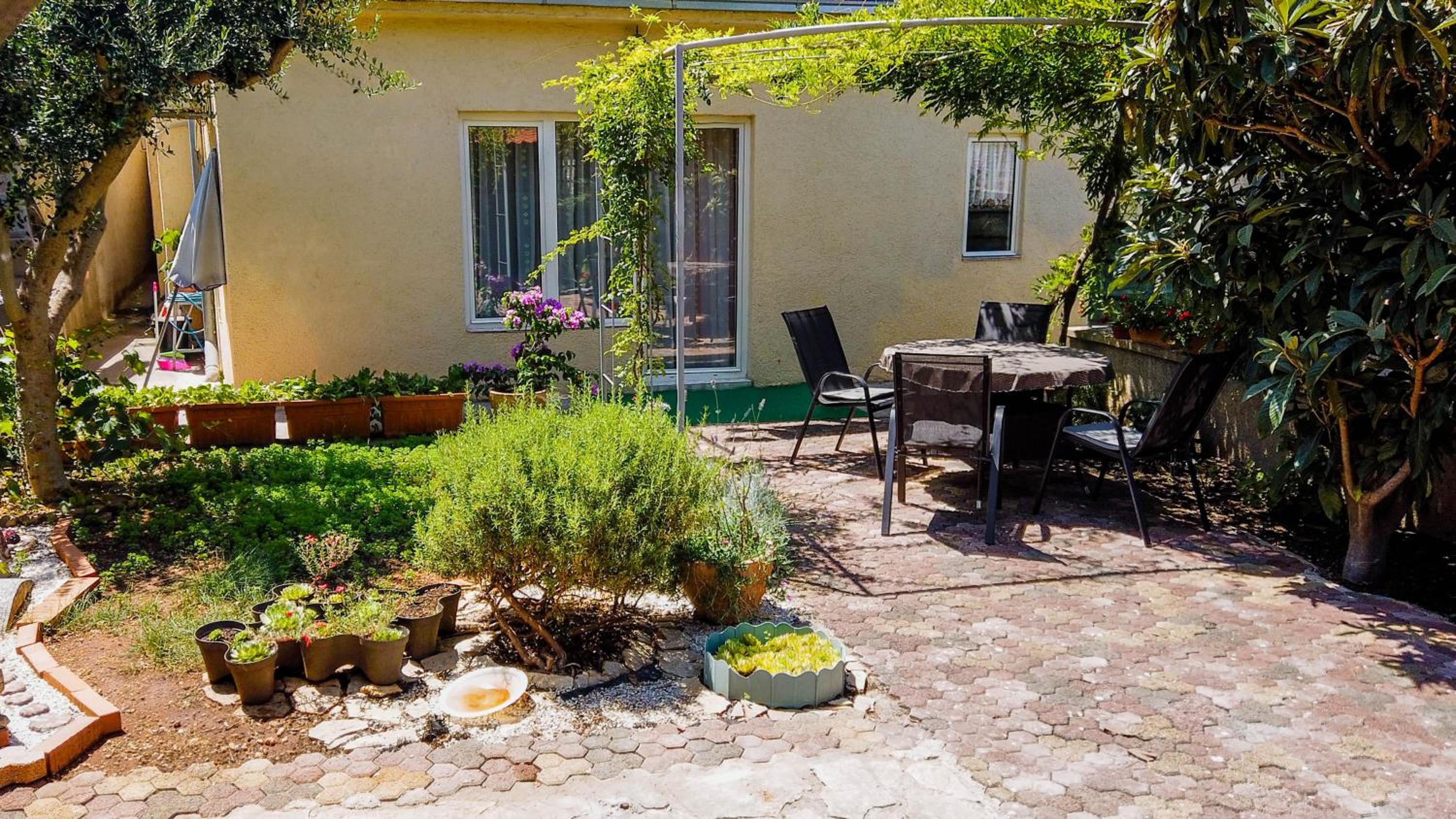 Apartment with Garden View - Photo 14