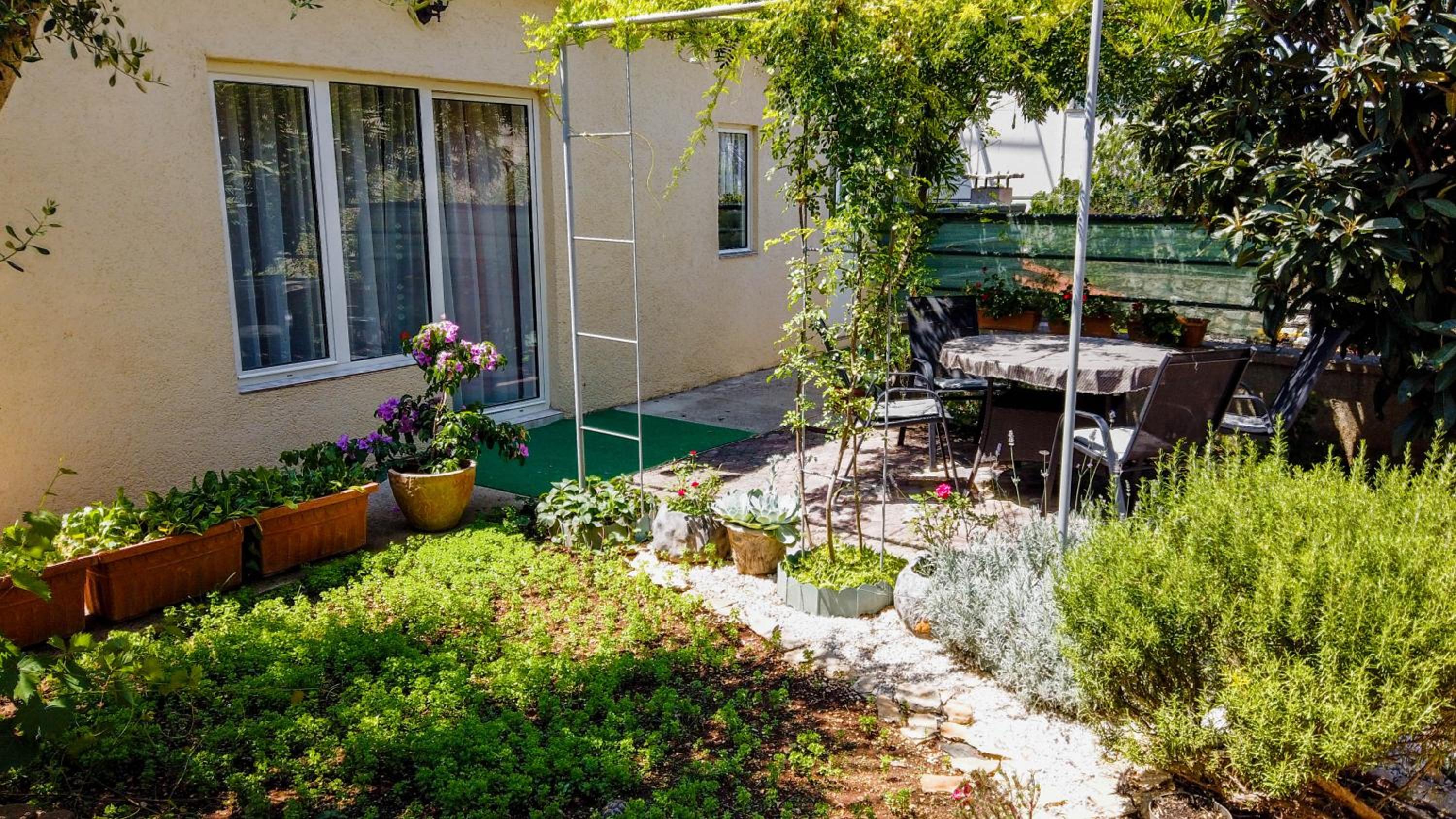 Apartment with Garden View - Photo 10