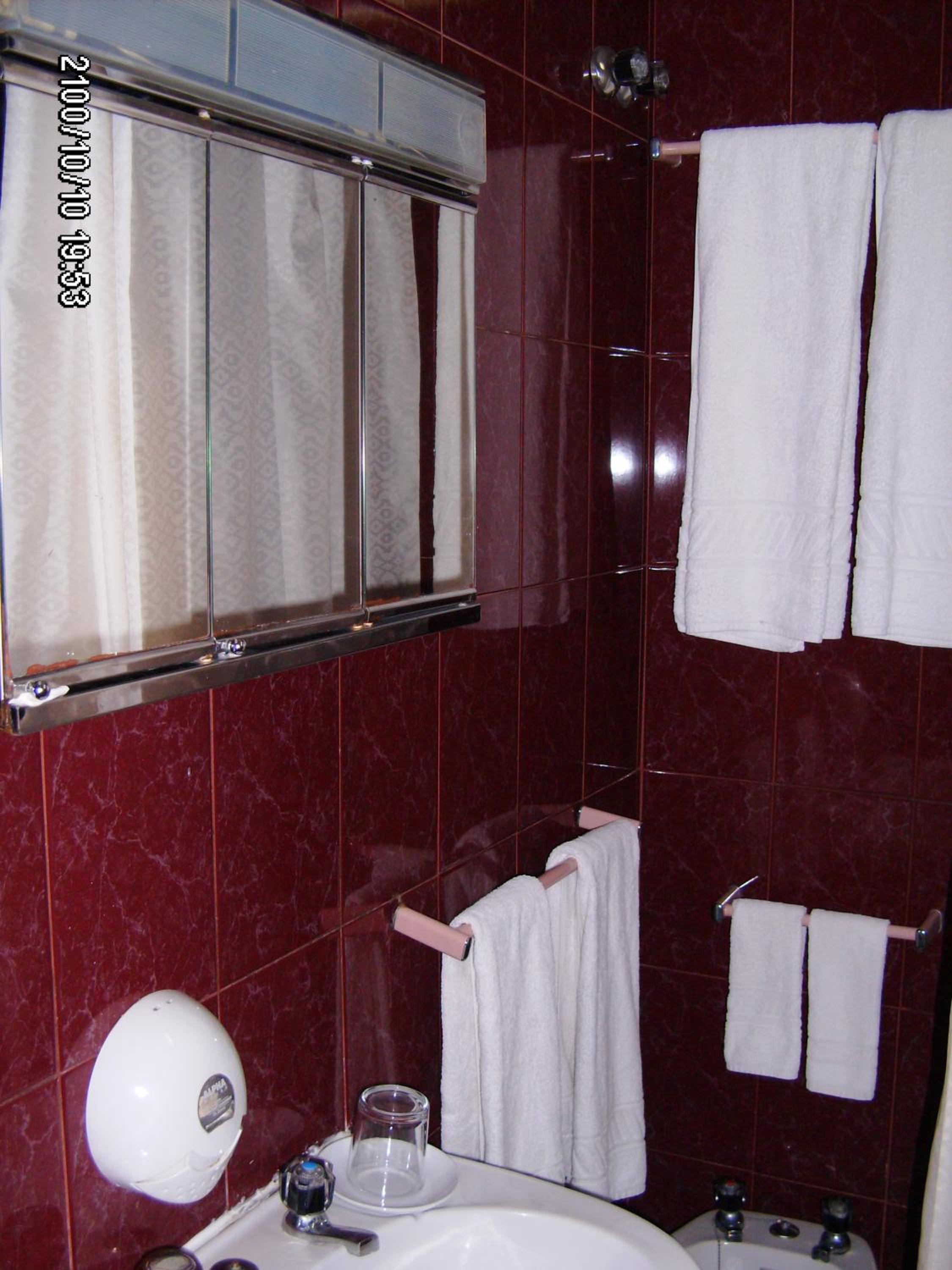 Double or Twin Room - Photo 4