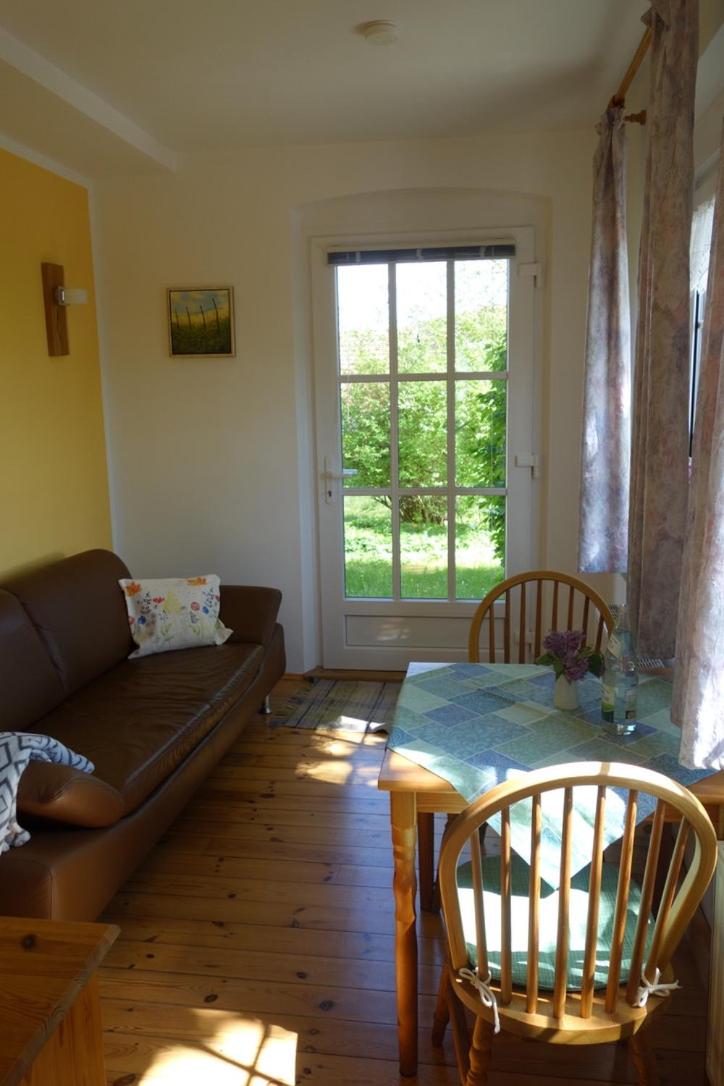 One-Bedroom Apartment with Garden photo 2
