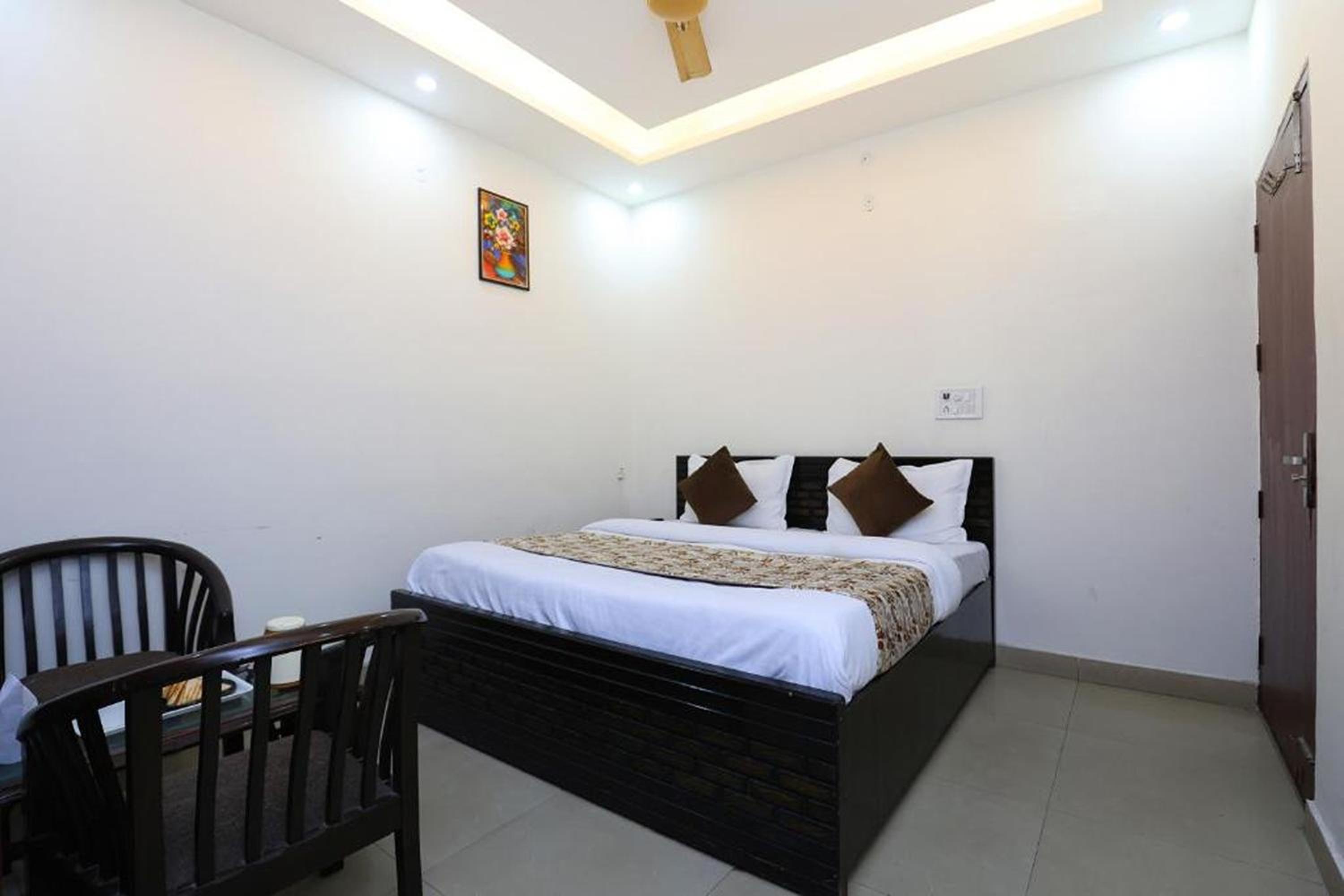 Deluxe Room - Photo 19