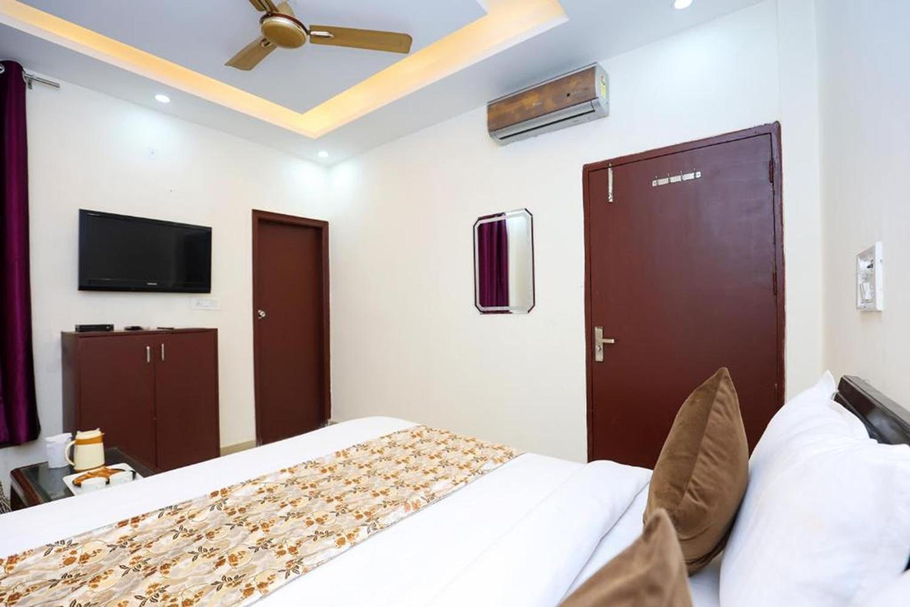Deluxe Room - Photo 18