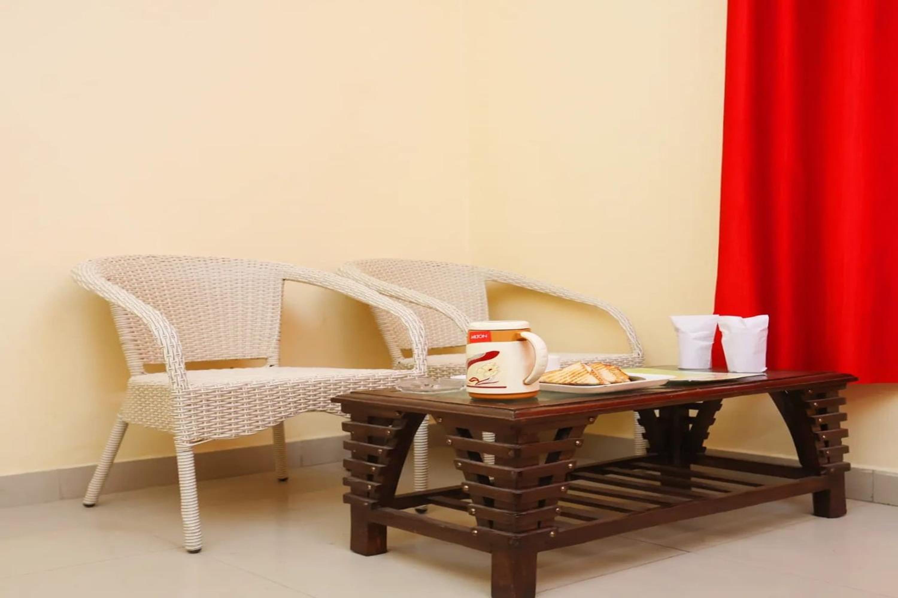 Deluxe Room - Photo 9
