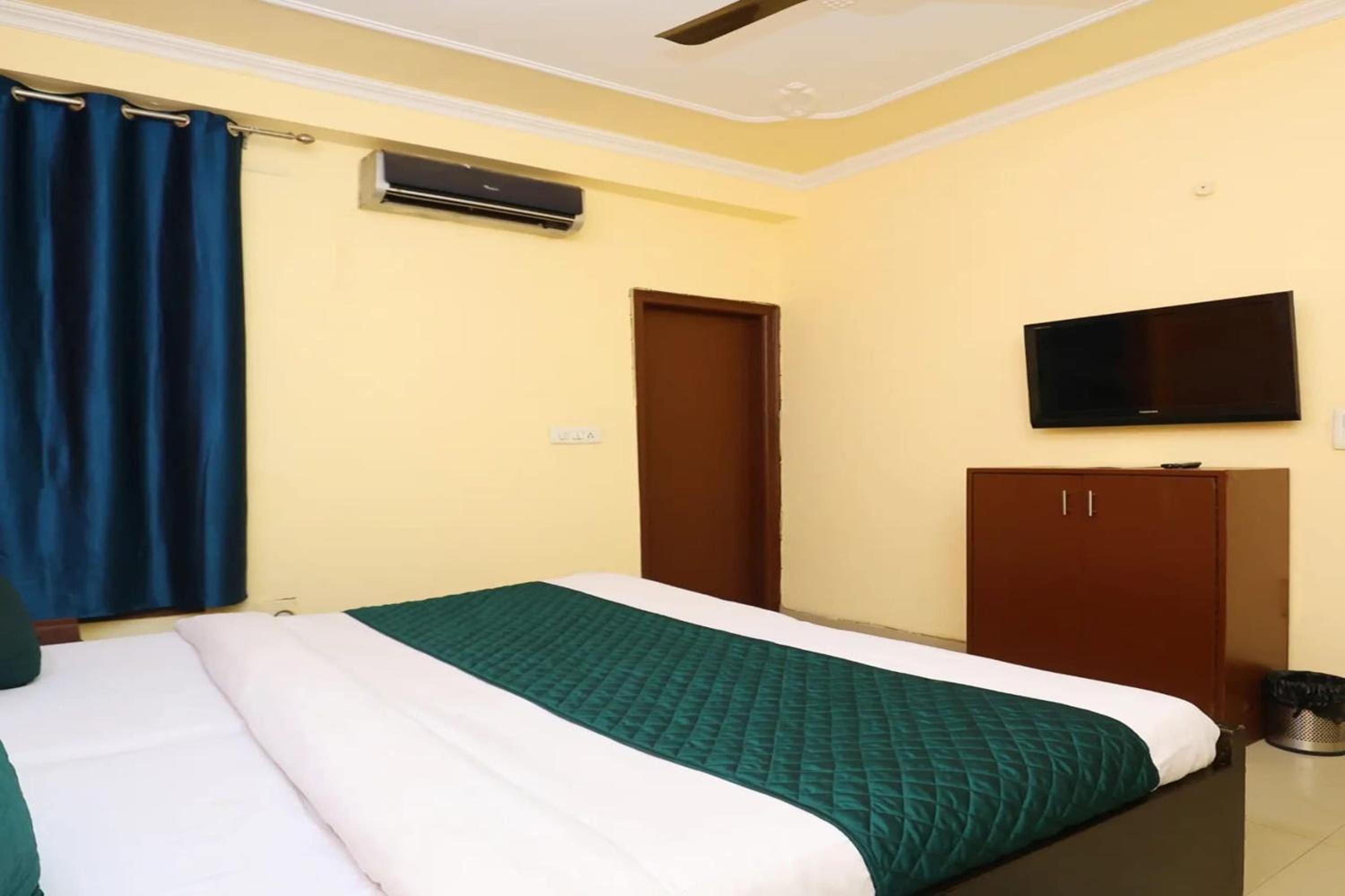 Deluxe Room - Photo 14