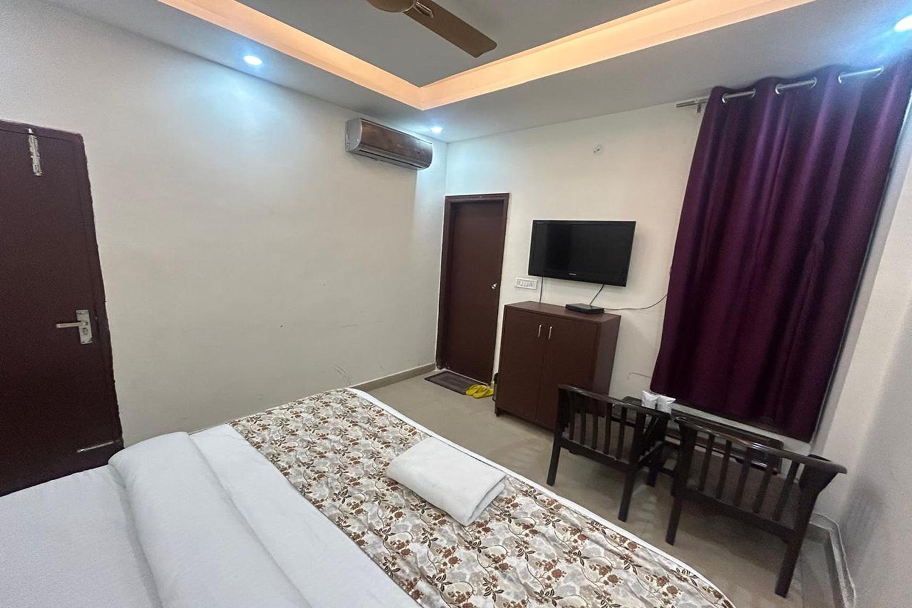 Deluxe Room - Photo 15