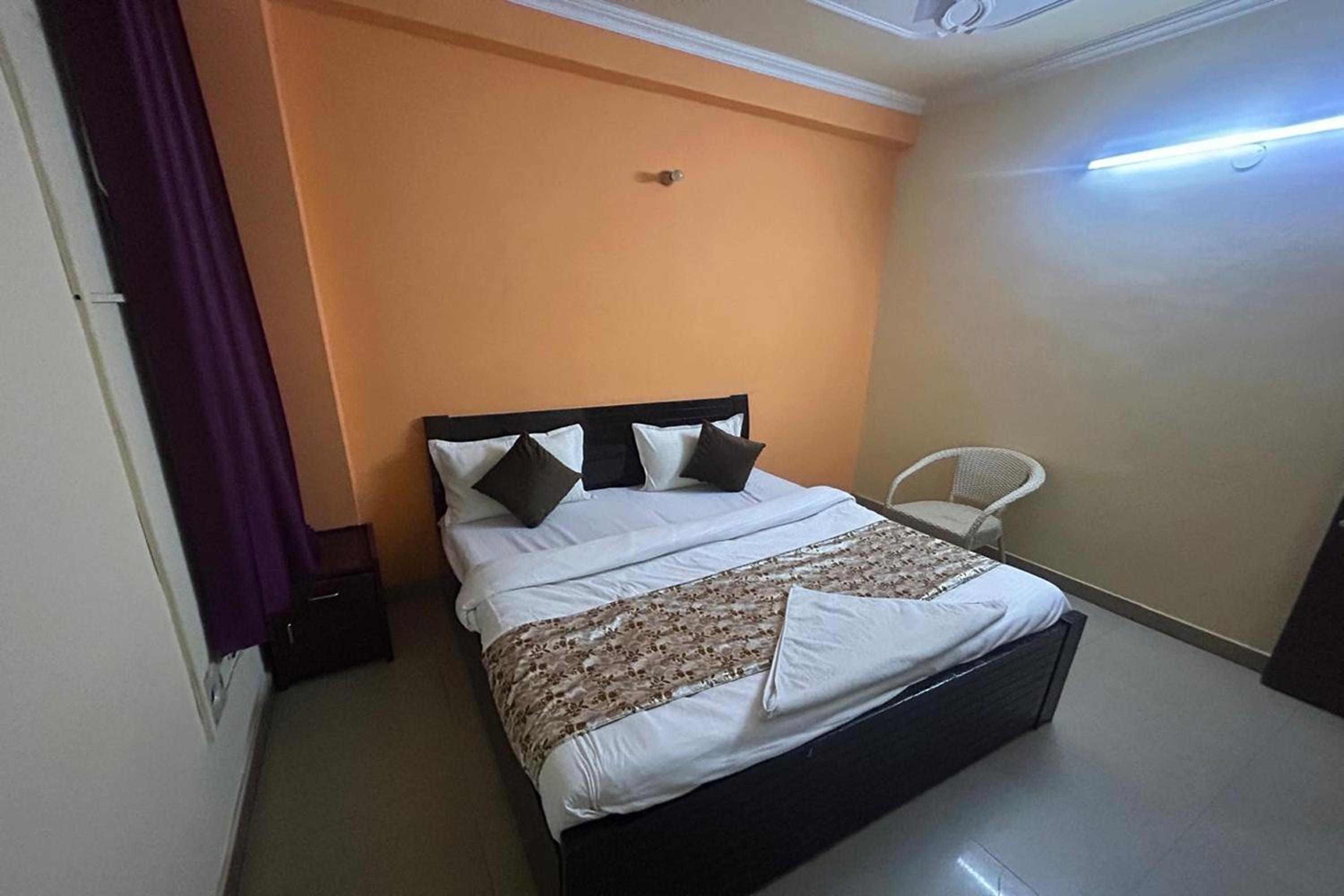 Deluxe Room - Photo 13