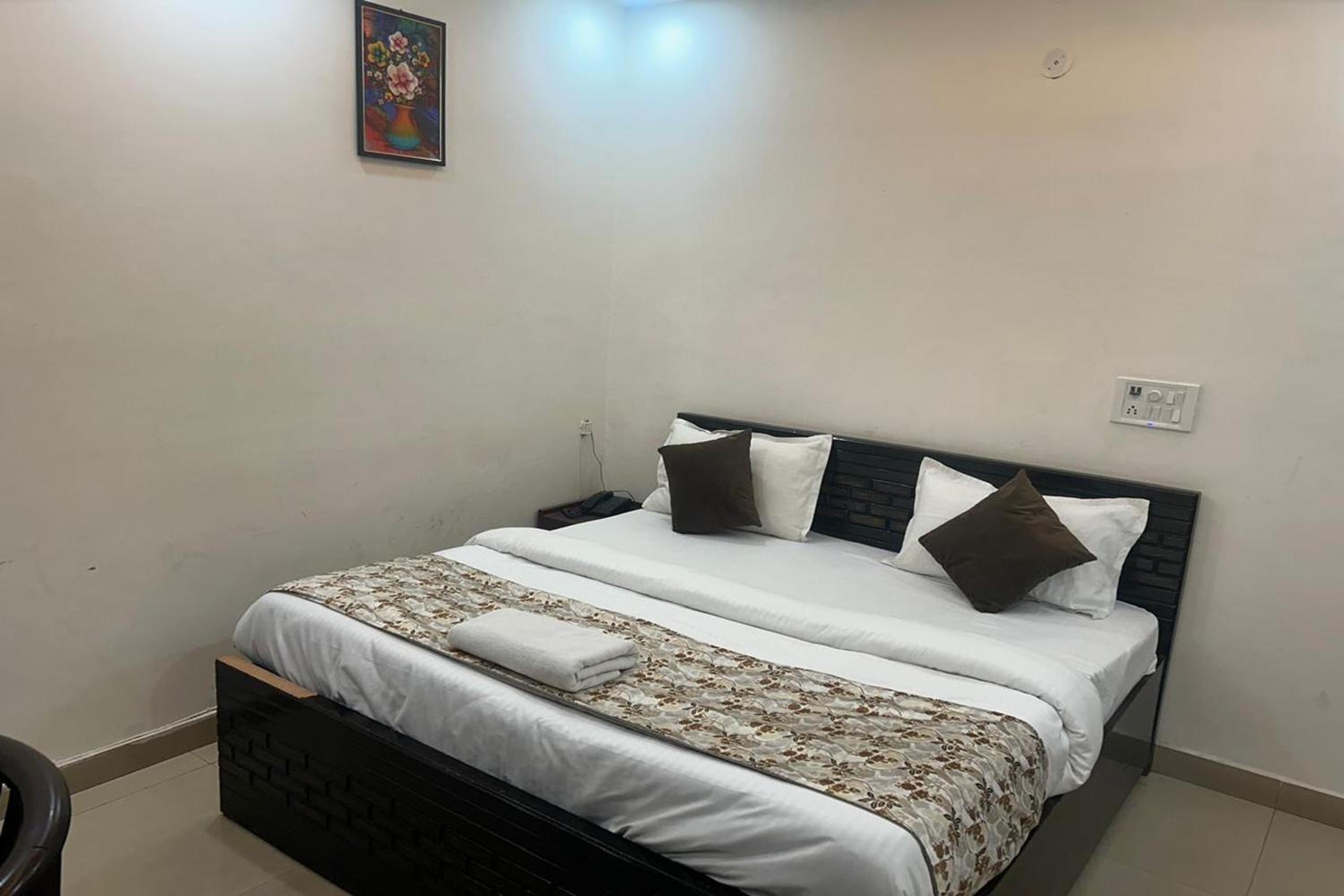 Deluxe Room - Photo 6