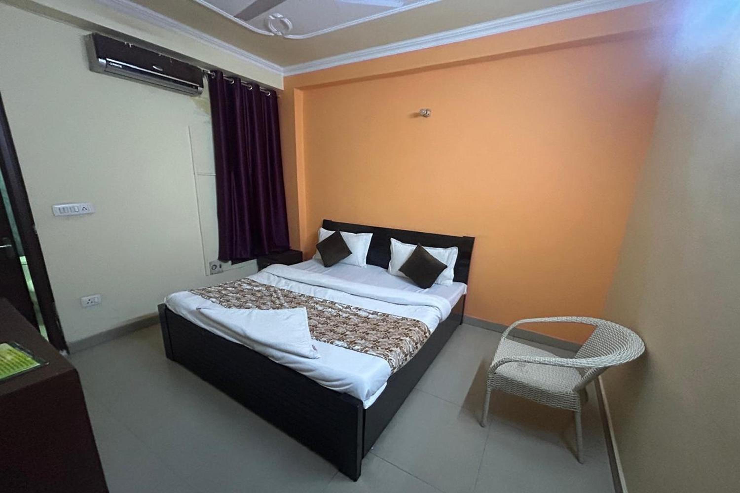 Deluxe Room - Photo 5