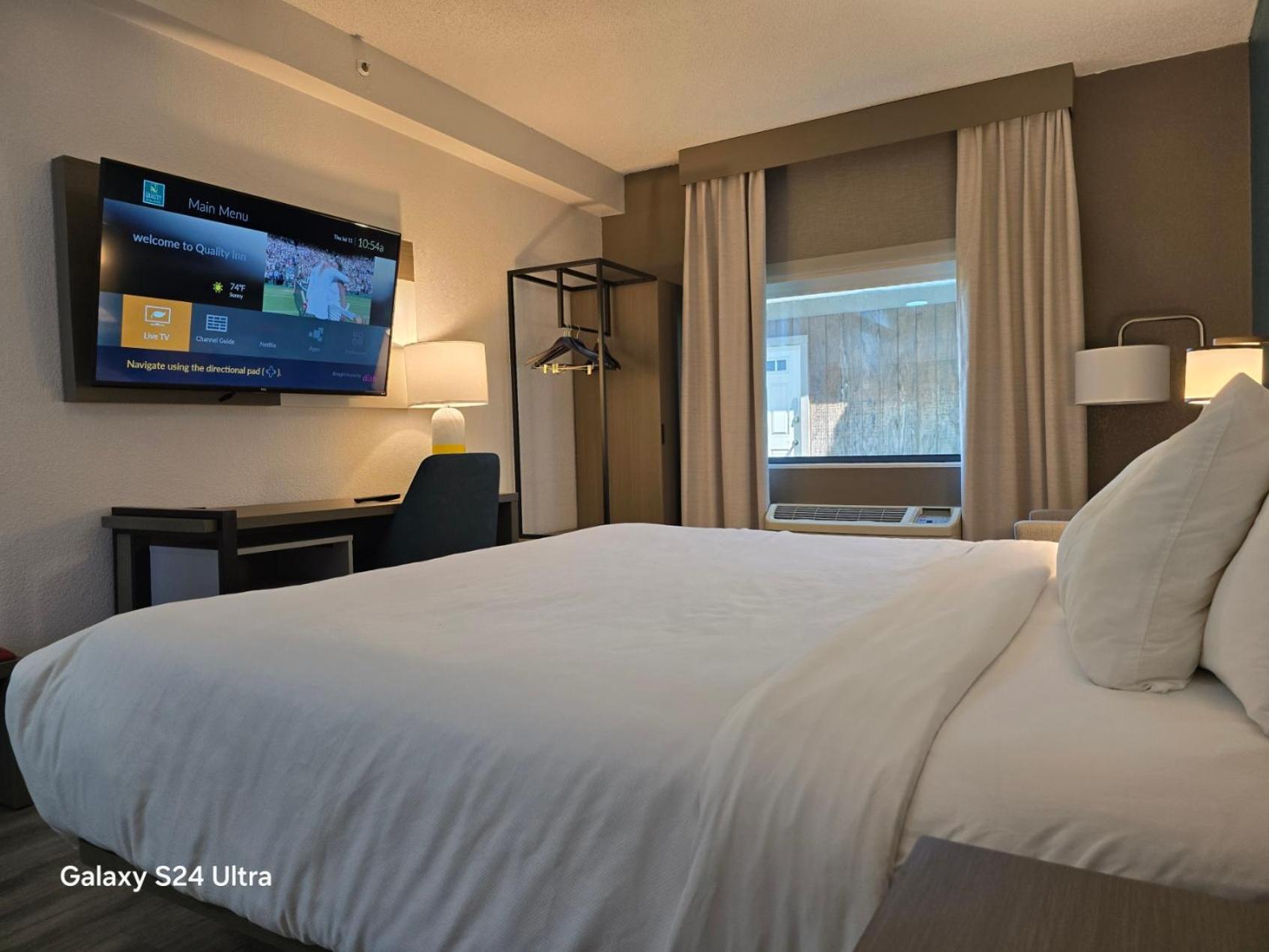 King Room - Non-Smoking - Photo 6