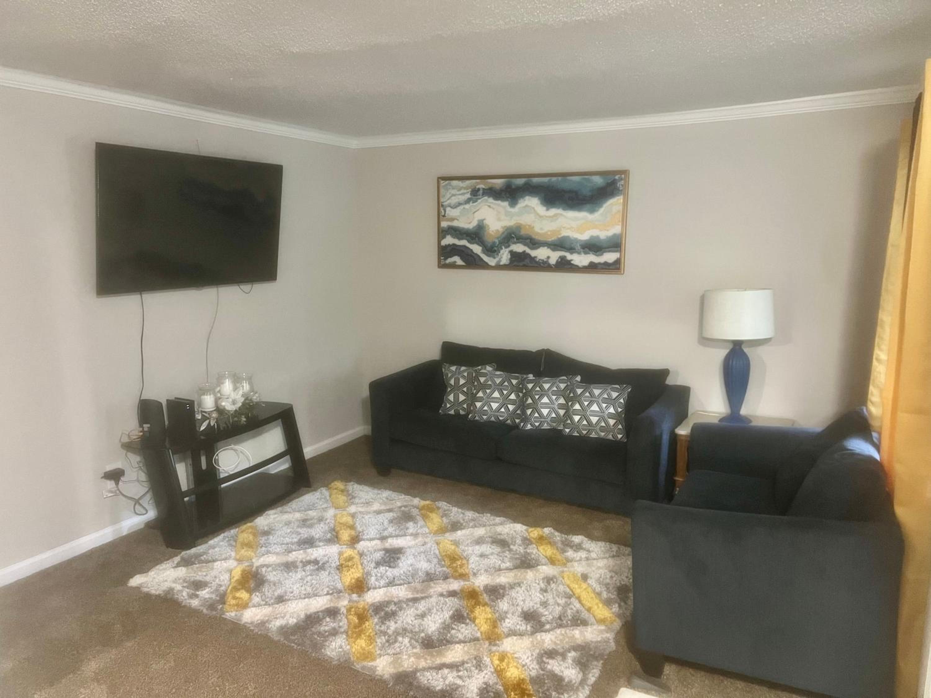 One-Bedroom Apartment photo 1