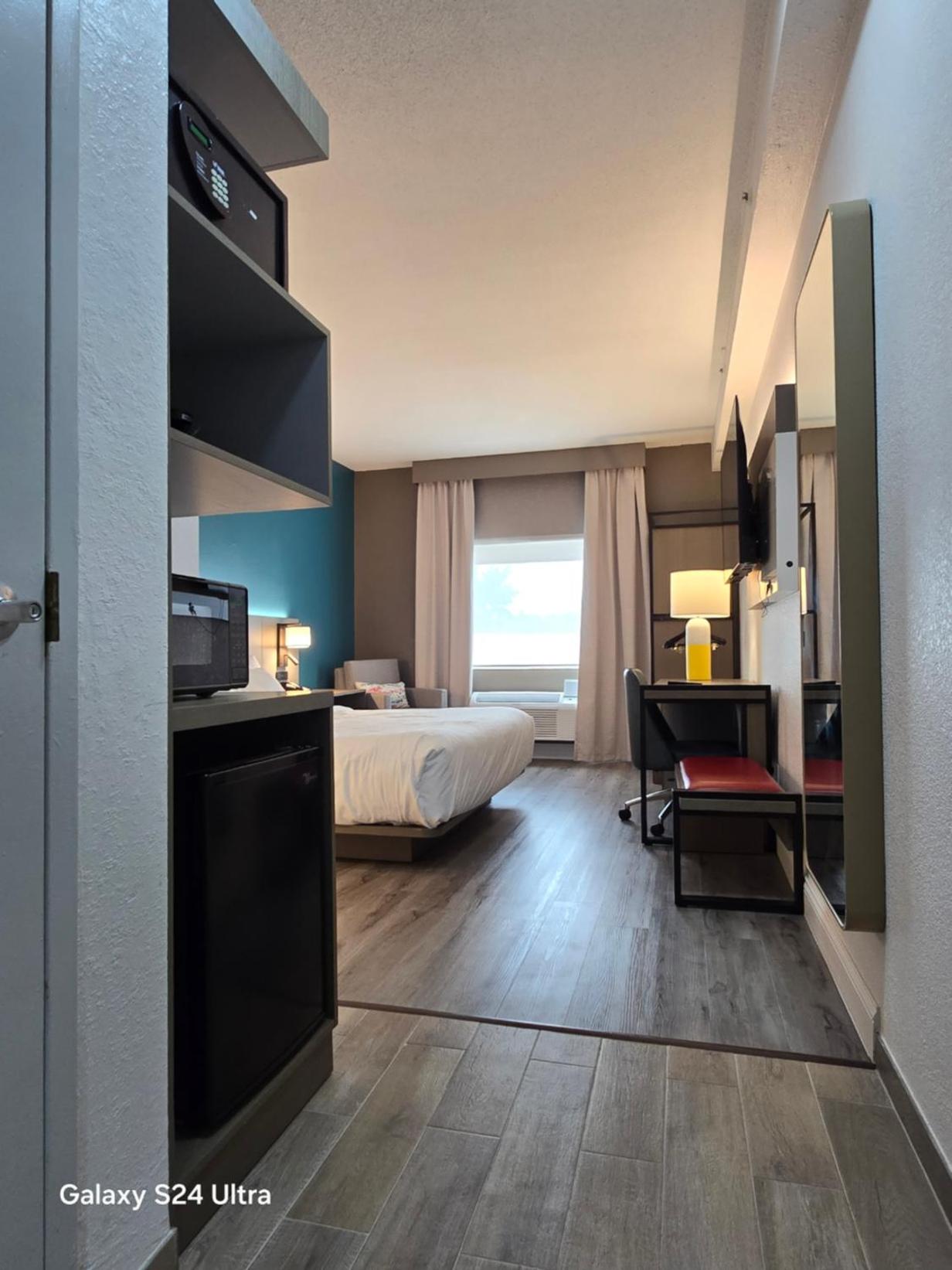 King Room - Accessible/Non-Smoking - Photo 1