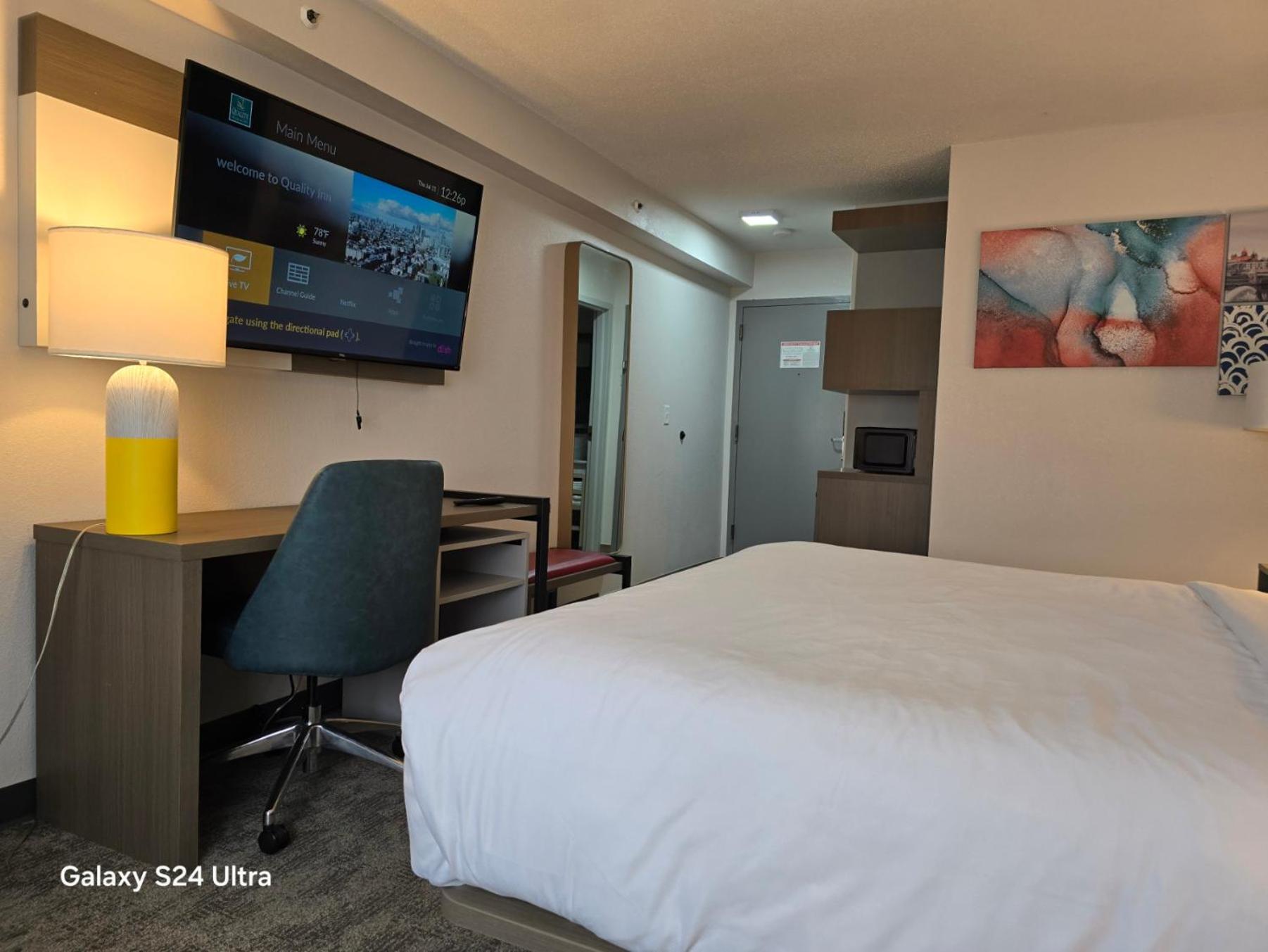 King Room - Accessible/Non-Smoking - Photo 3
