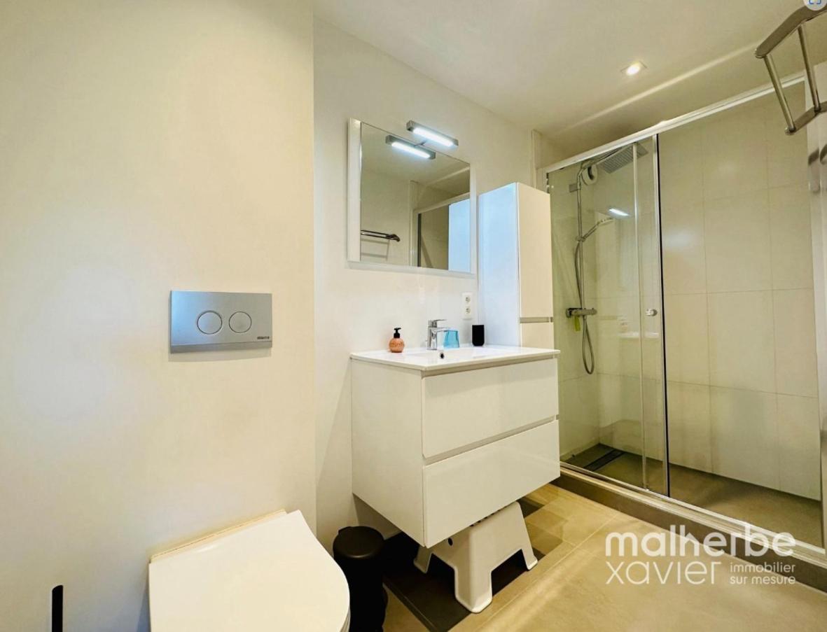 Three-Bedroom House photo 2
