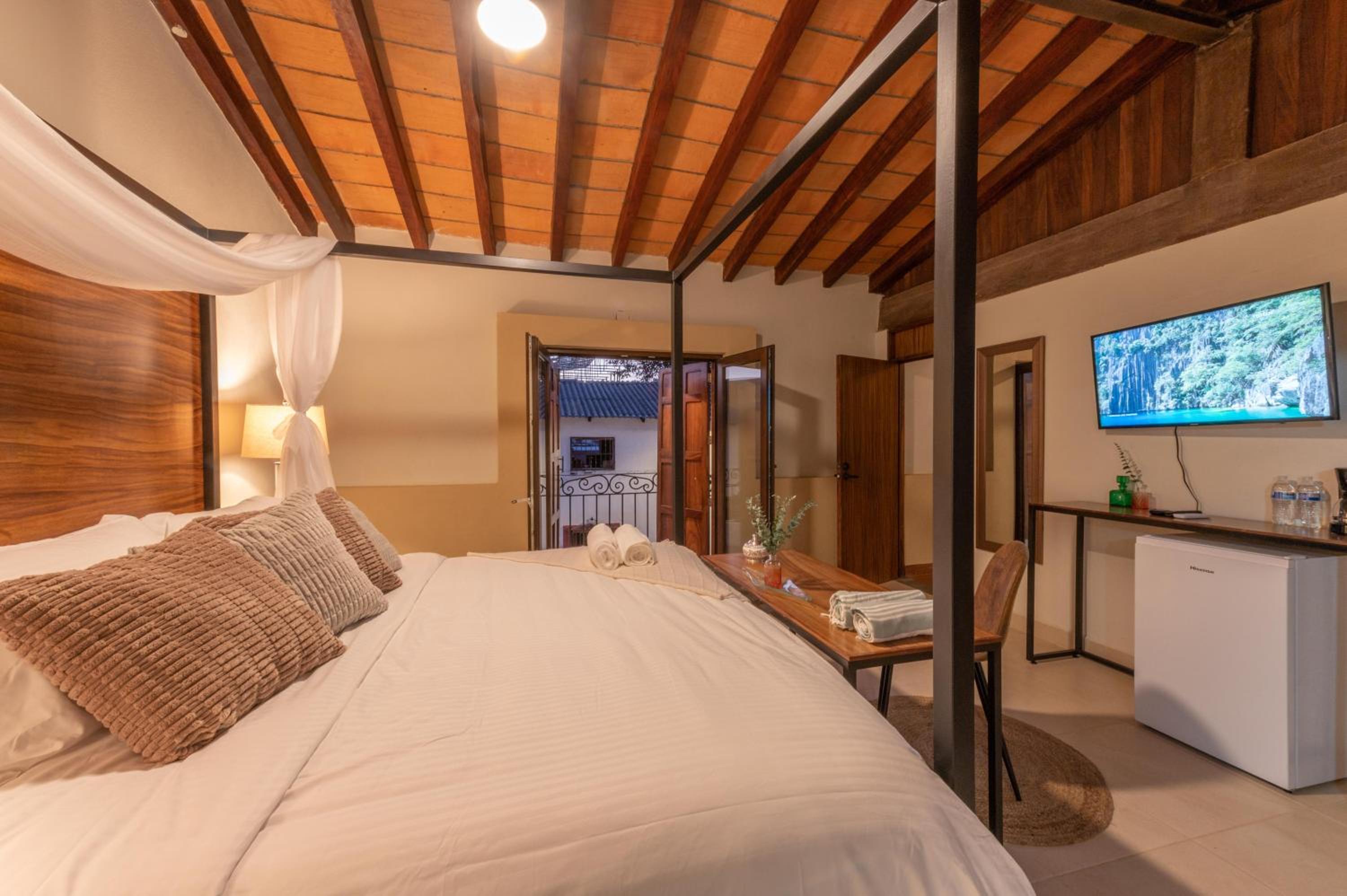 King Room with Balcony photo 3
