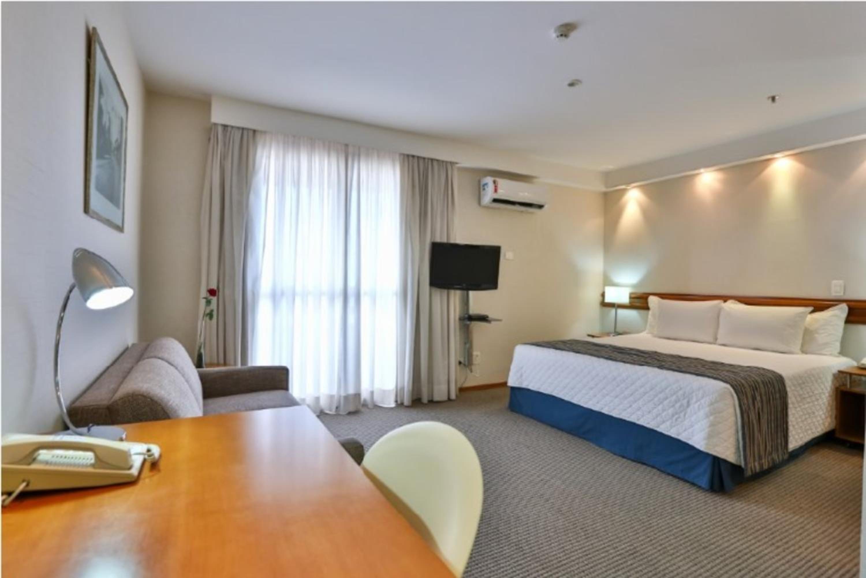 Deluxe King Suite