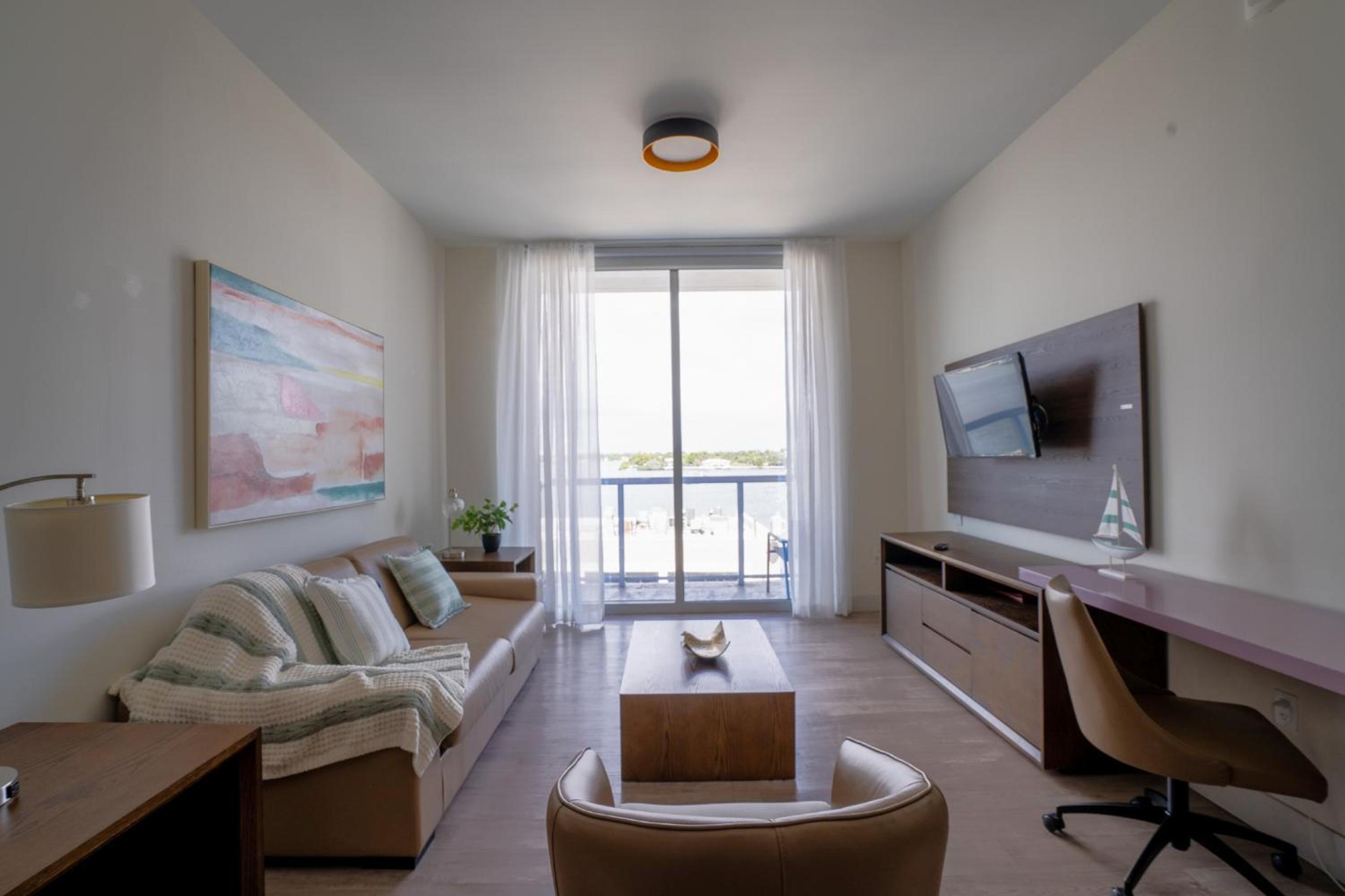 One-Bedroom Apartment with Bay View photo 1