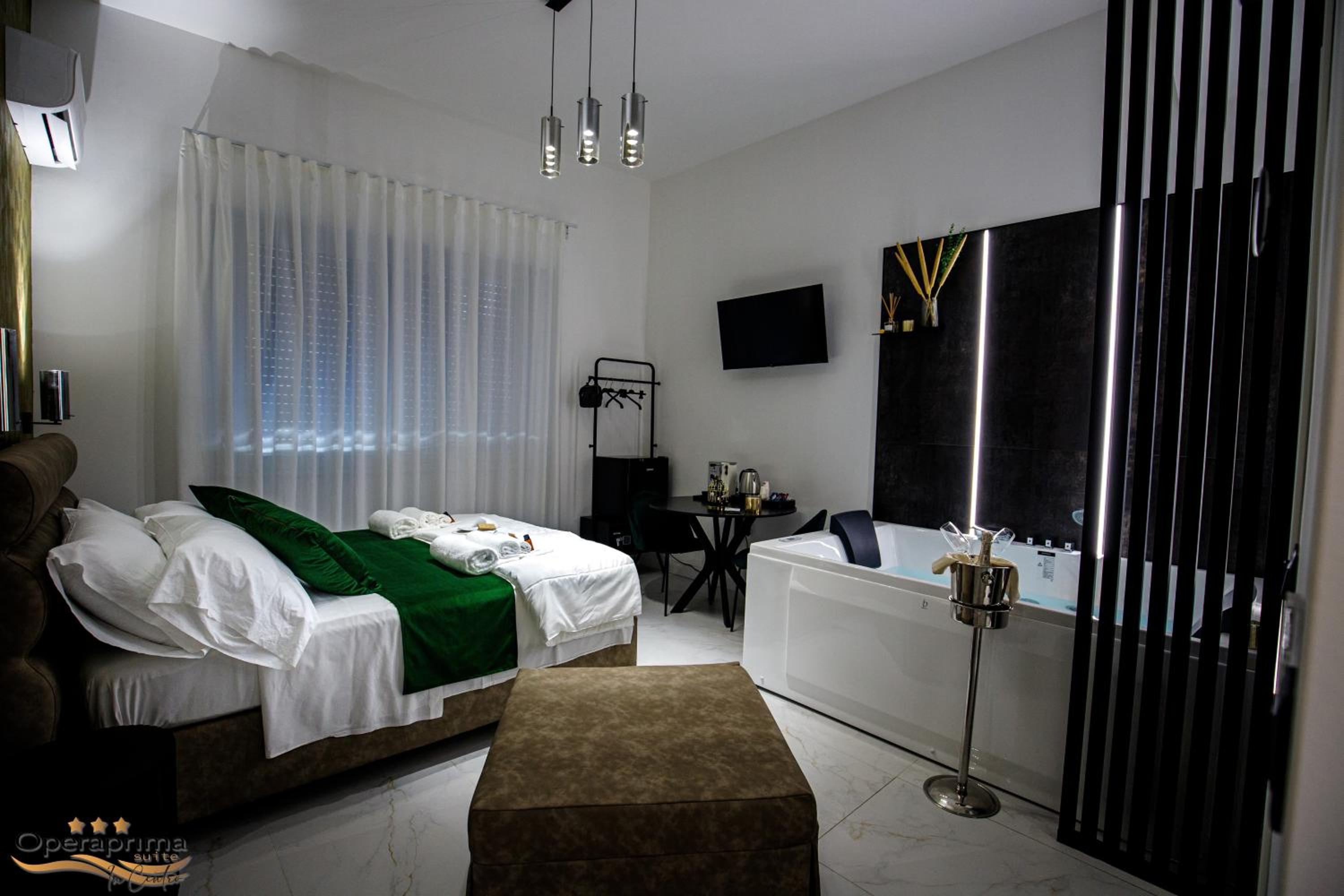 Queen Room with Spa Bath
